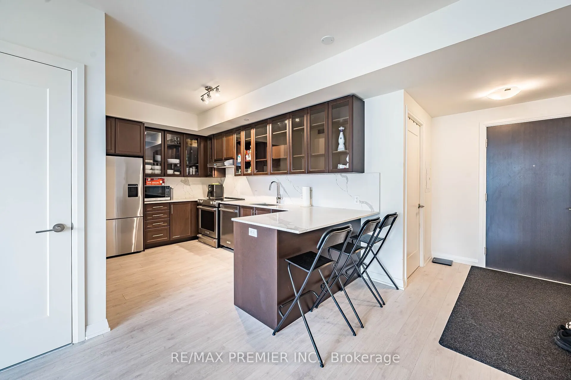 9000 Jane Street, #215