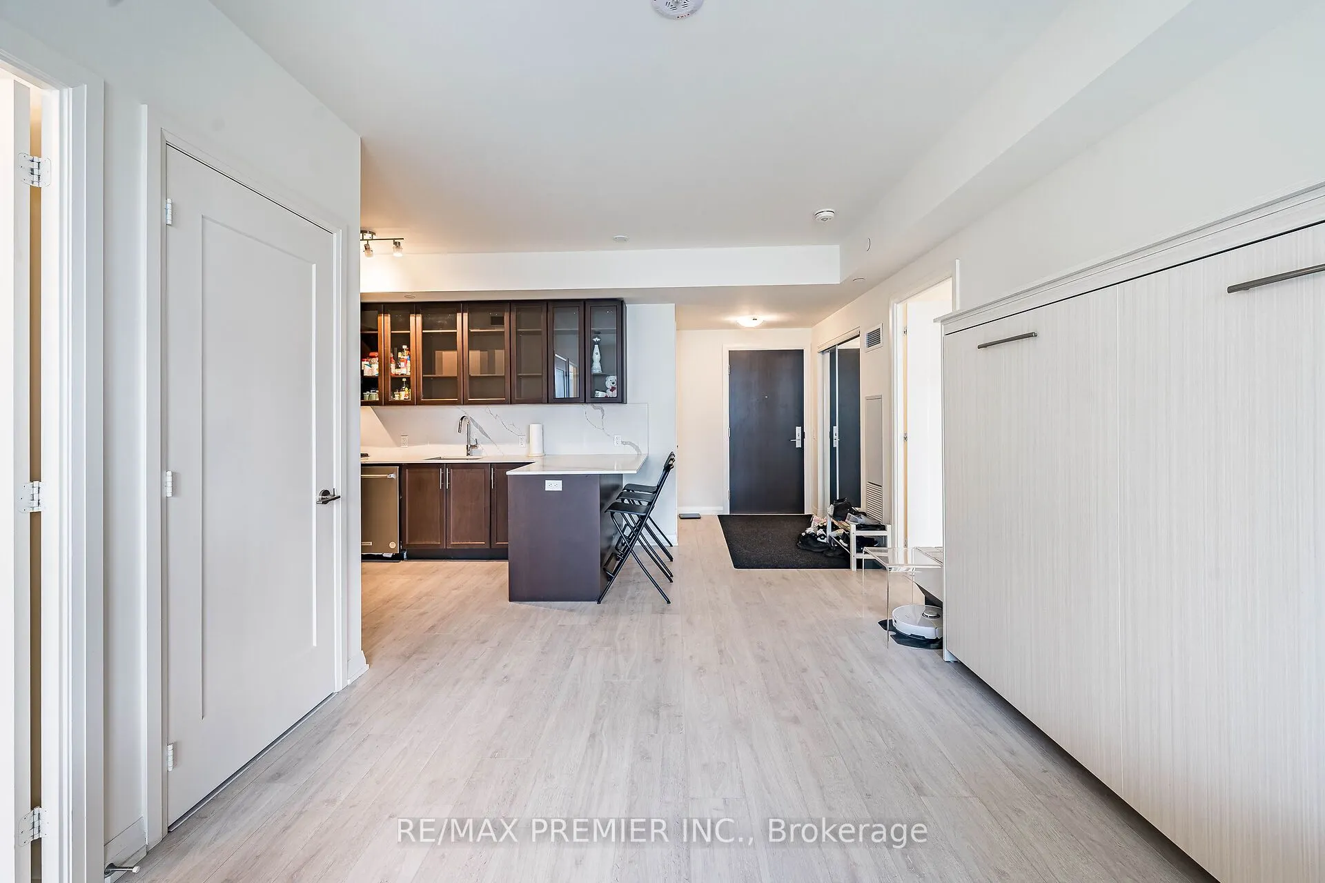 9000 Jane Street, #215