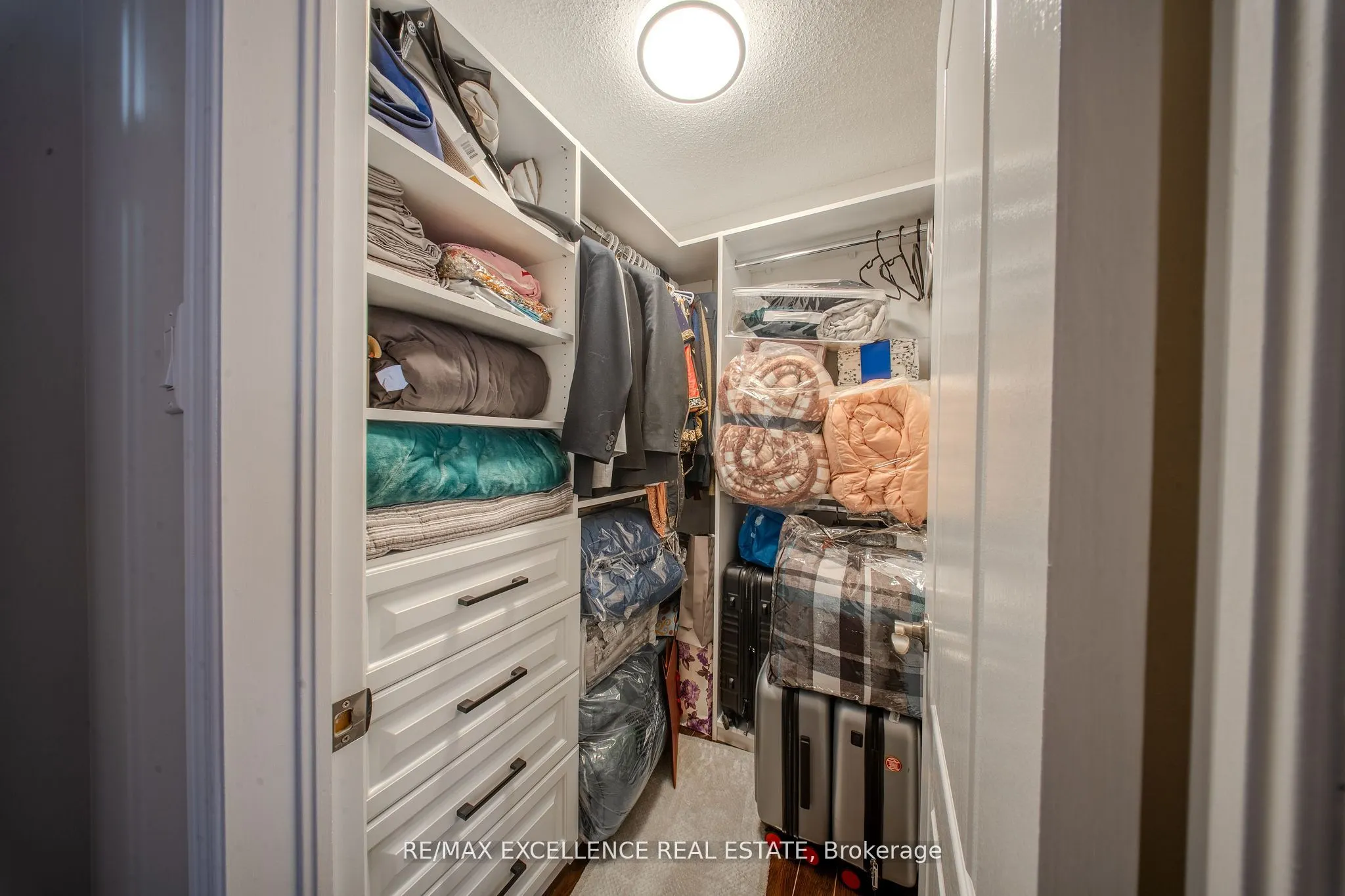 111 River Rock Crescent