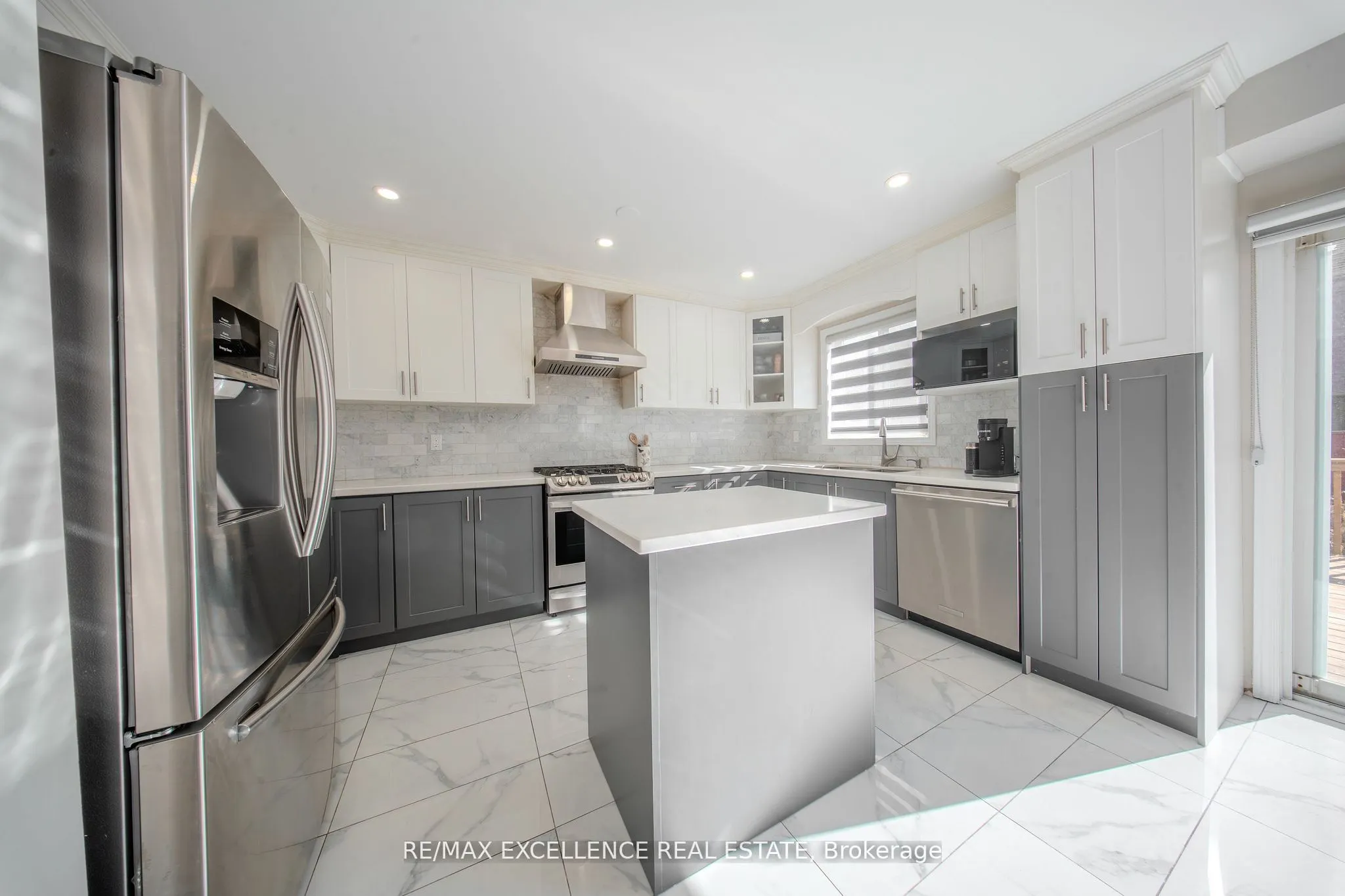 111 River Rock Crescent