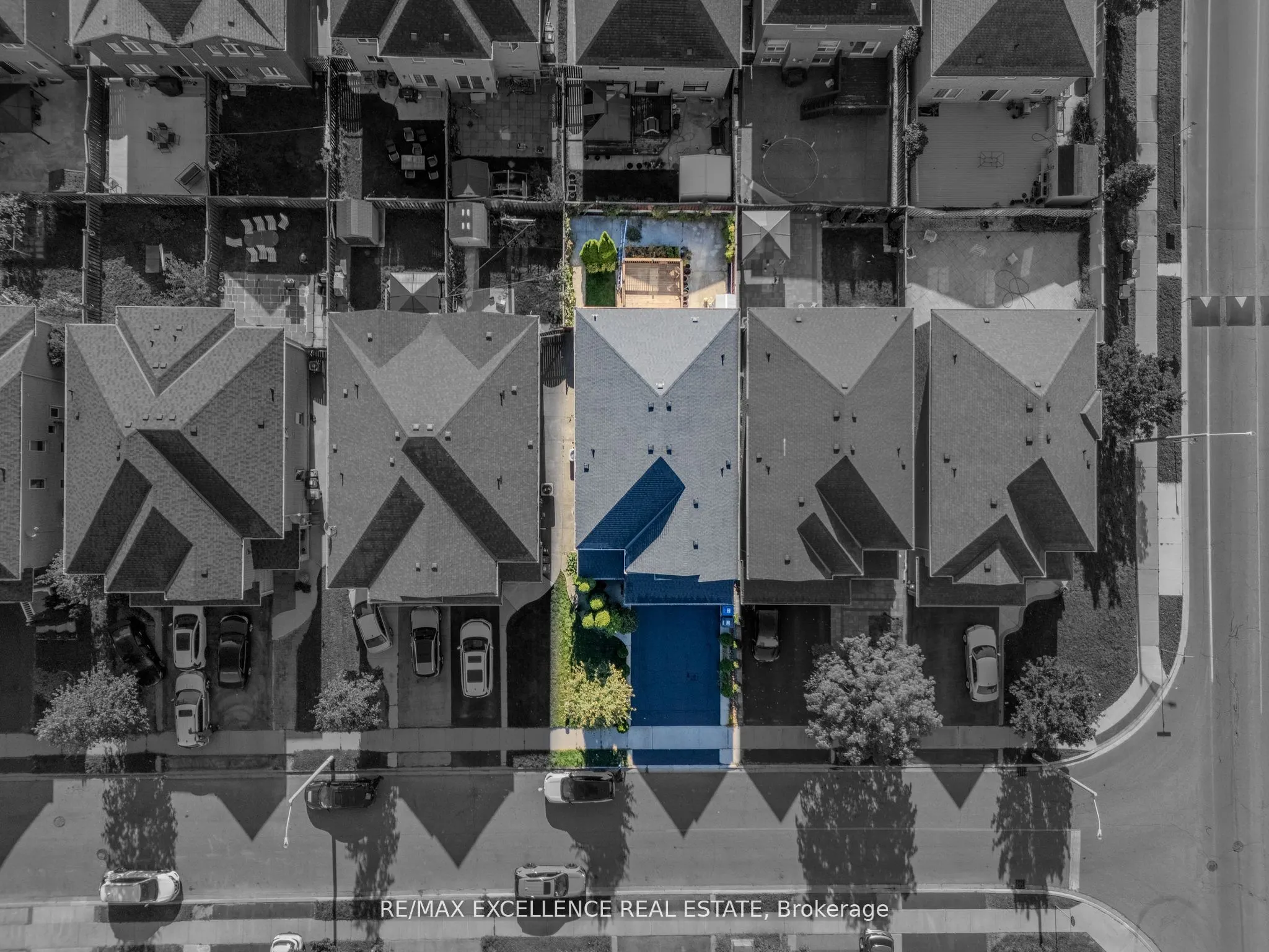 111 River Rock Crescent