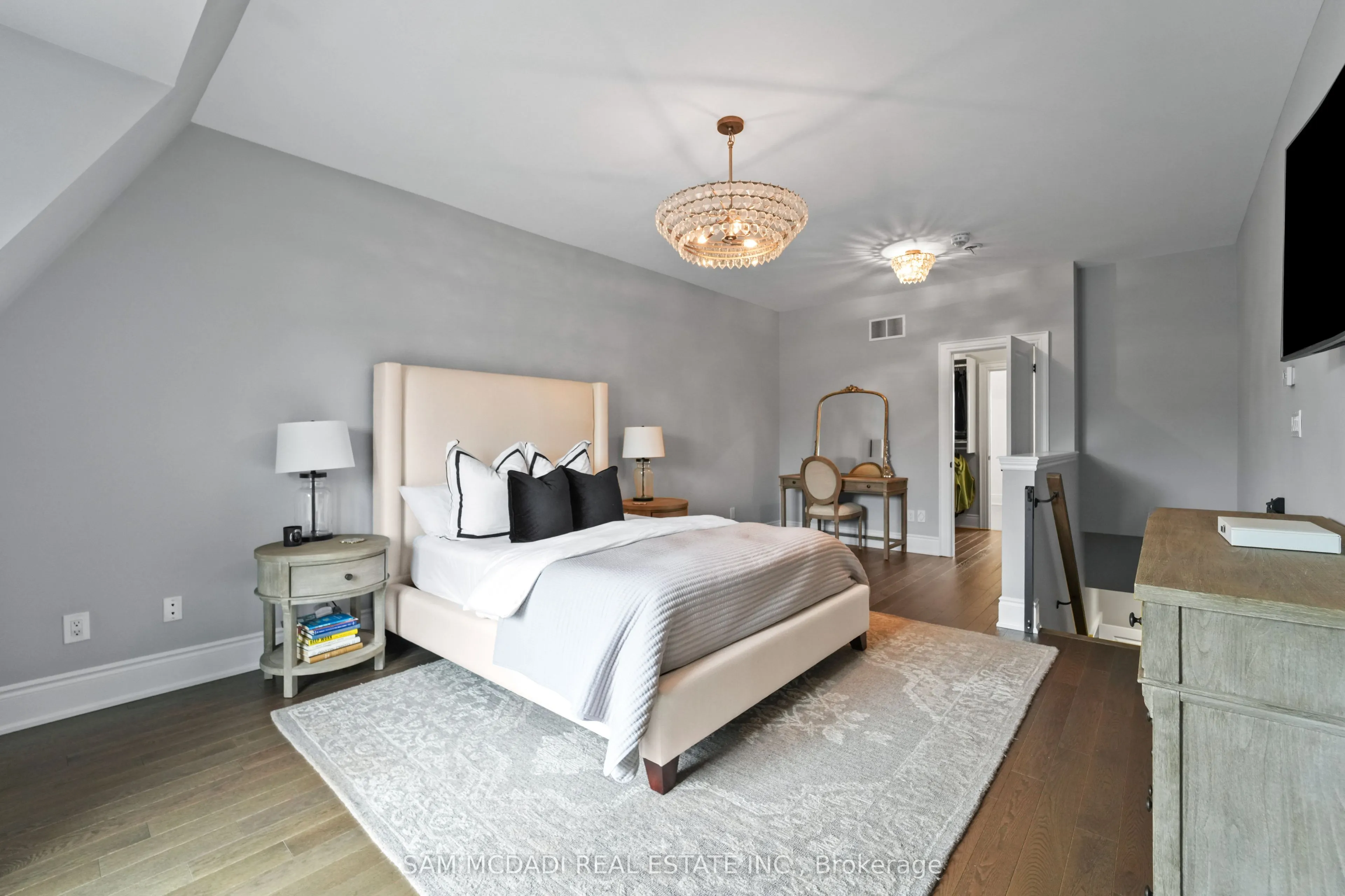 2160 Trafalgar Road, #2