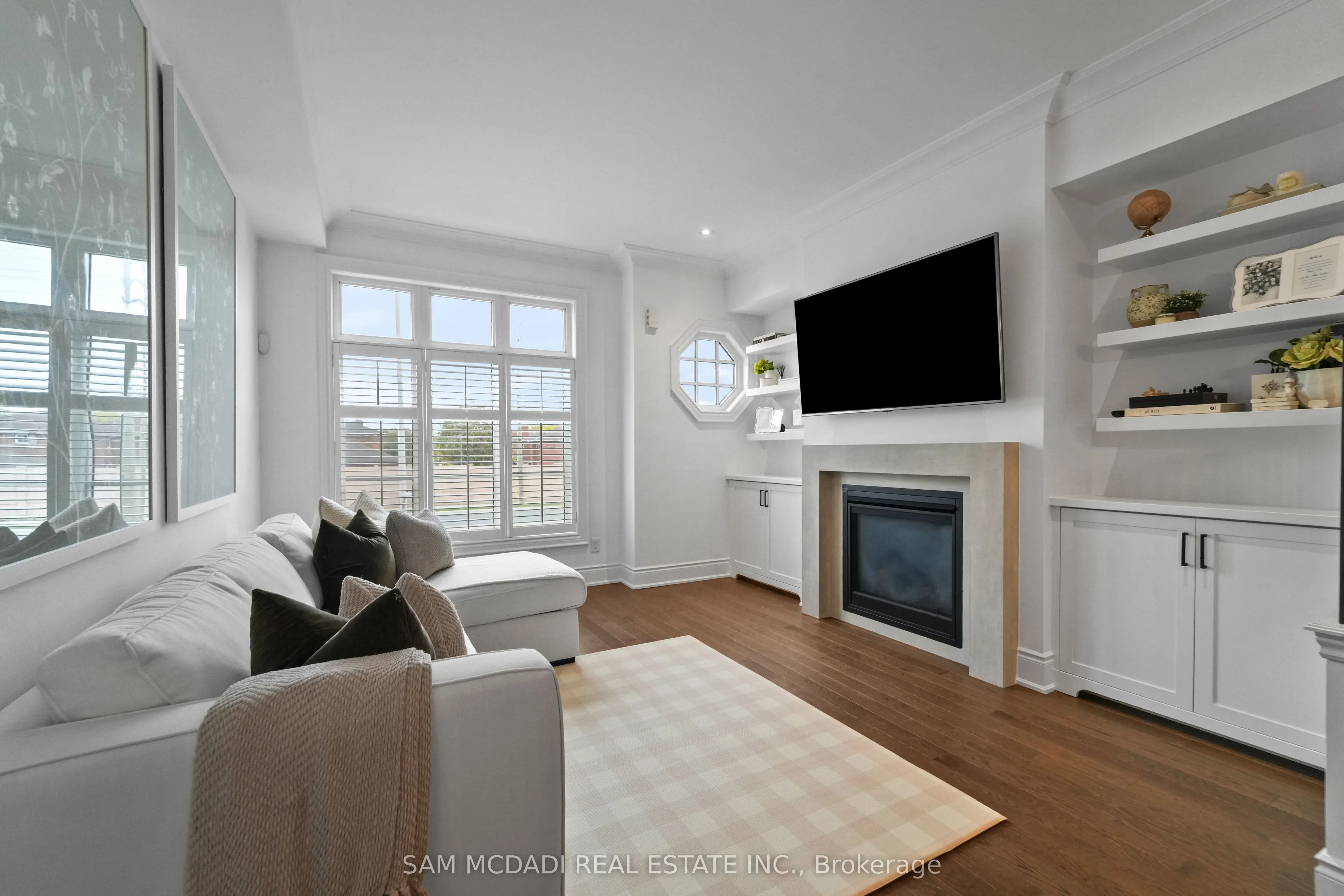 2160 Trafalgar Road, #2