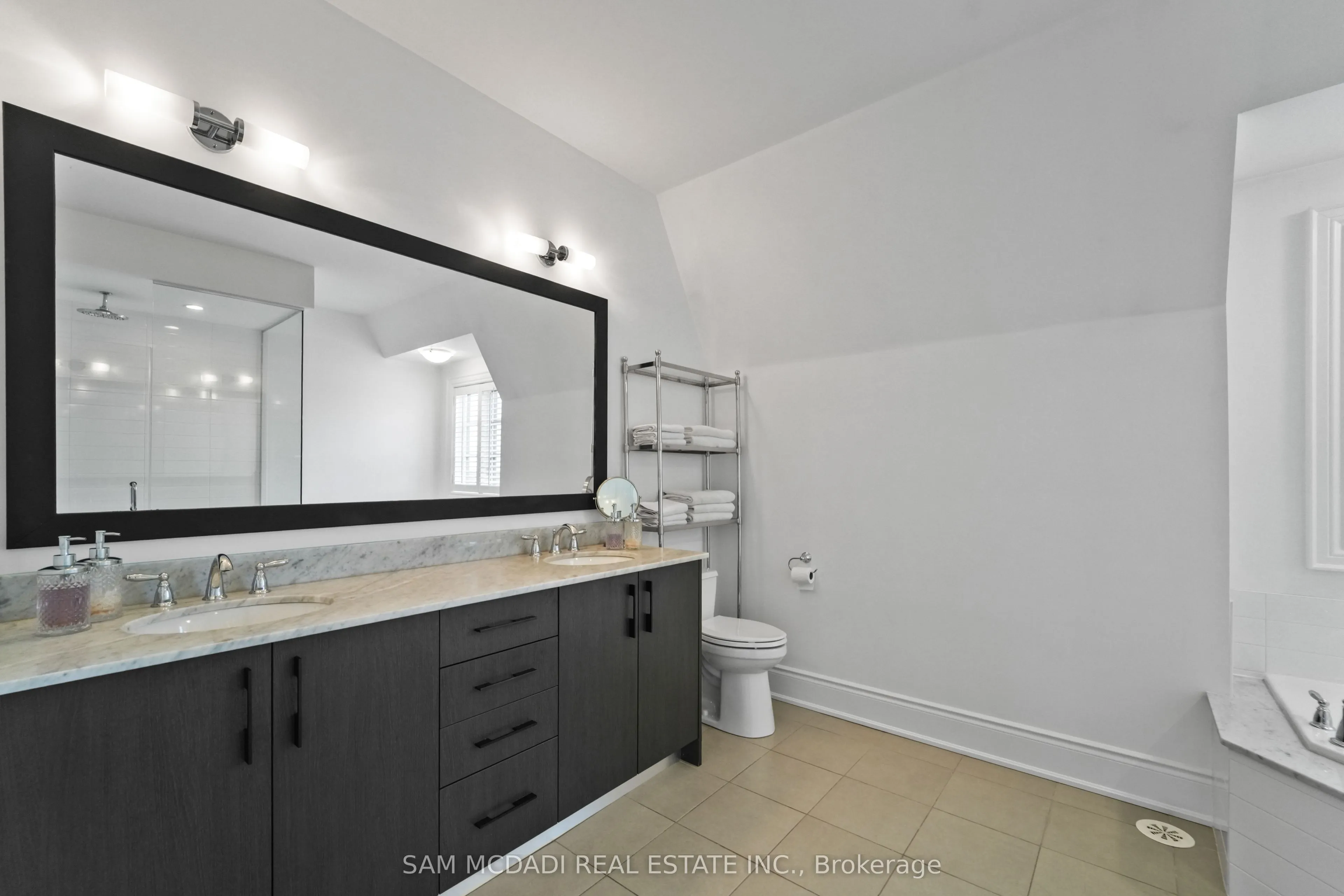 2160 Trafalgar Road, #2