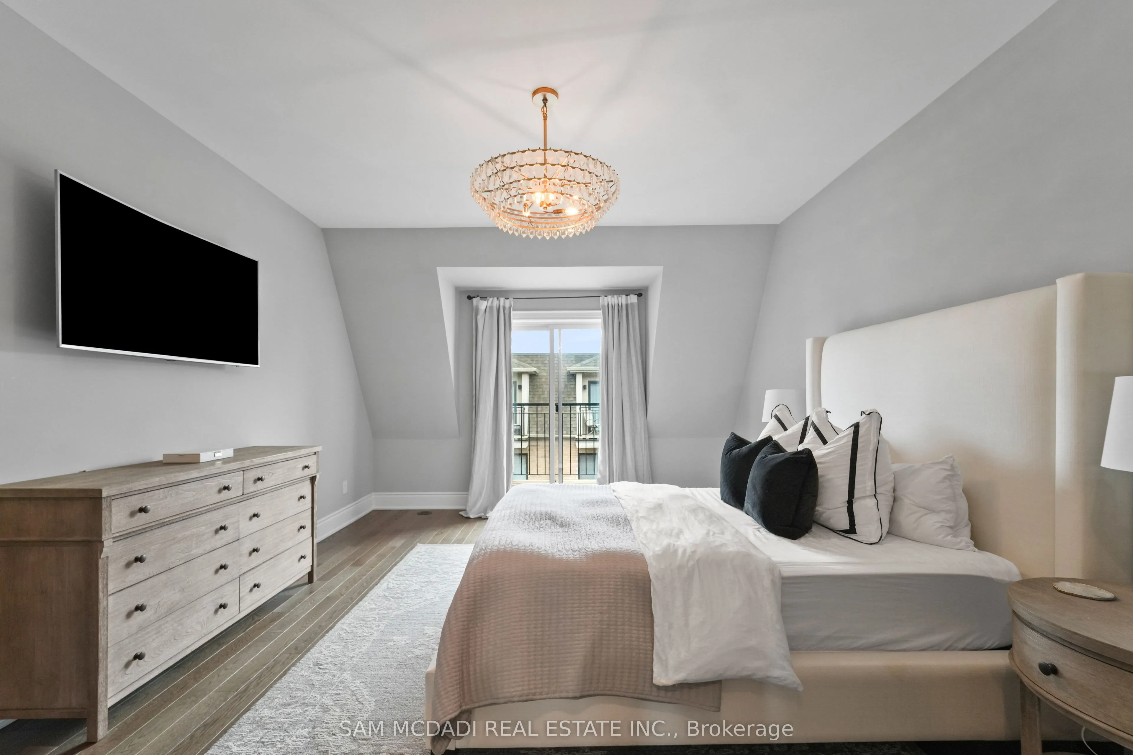 2160 Trafalgar Road, #2