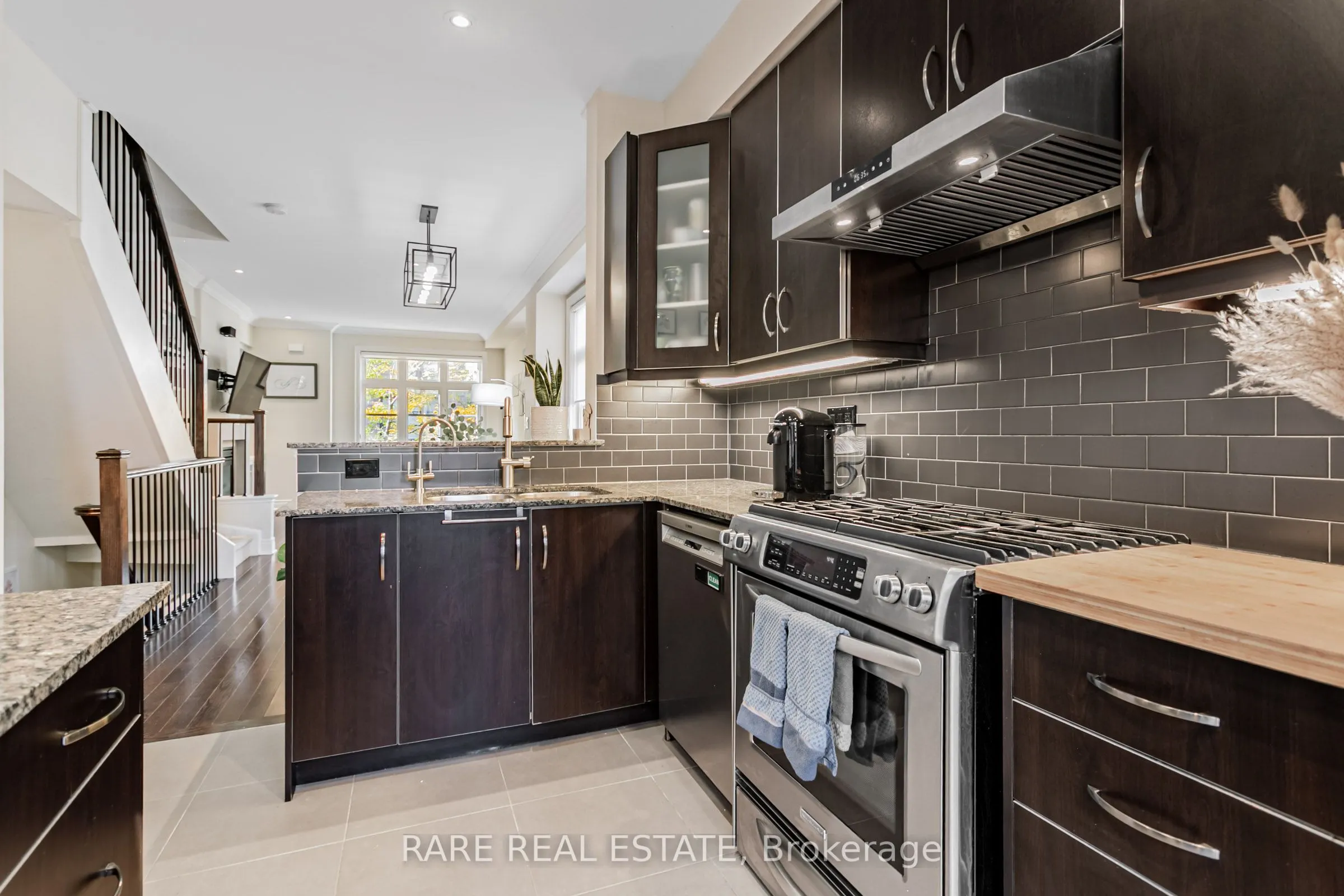 1812 Burnhamthorpe Road E, #114