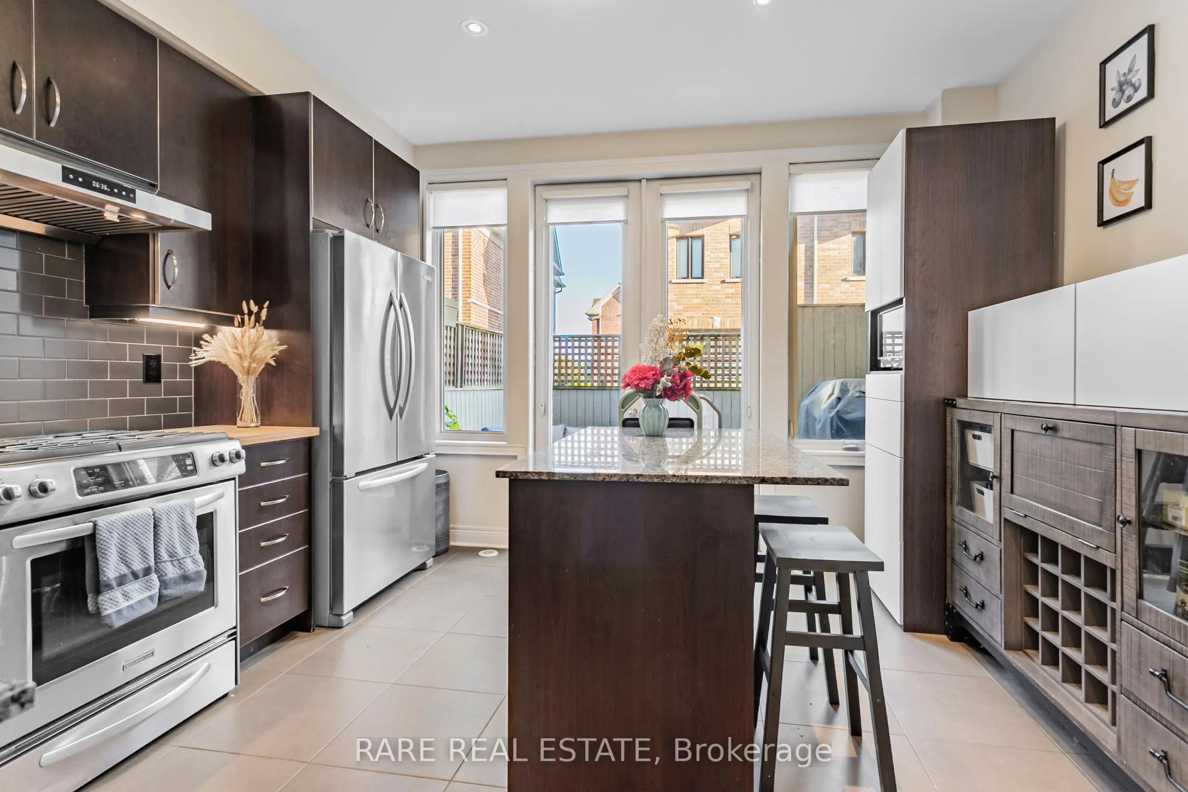 1812 Burnhamthorpe Road E, #114