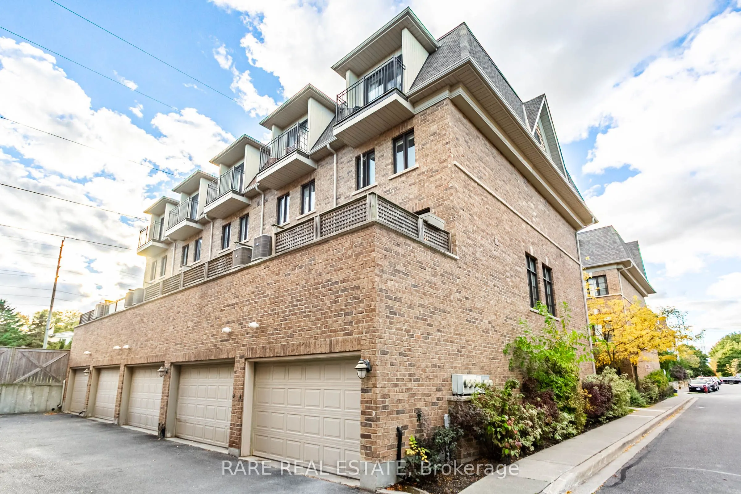 1812 Burnhamthorpe Road E, #114