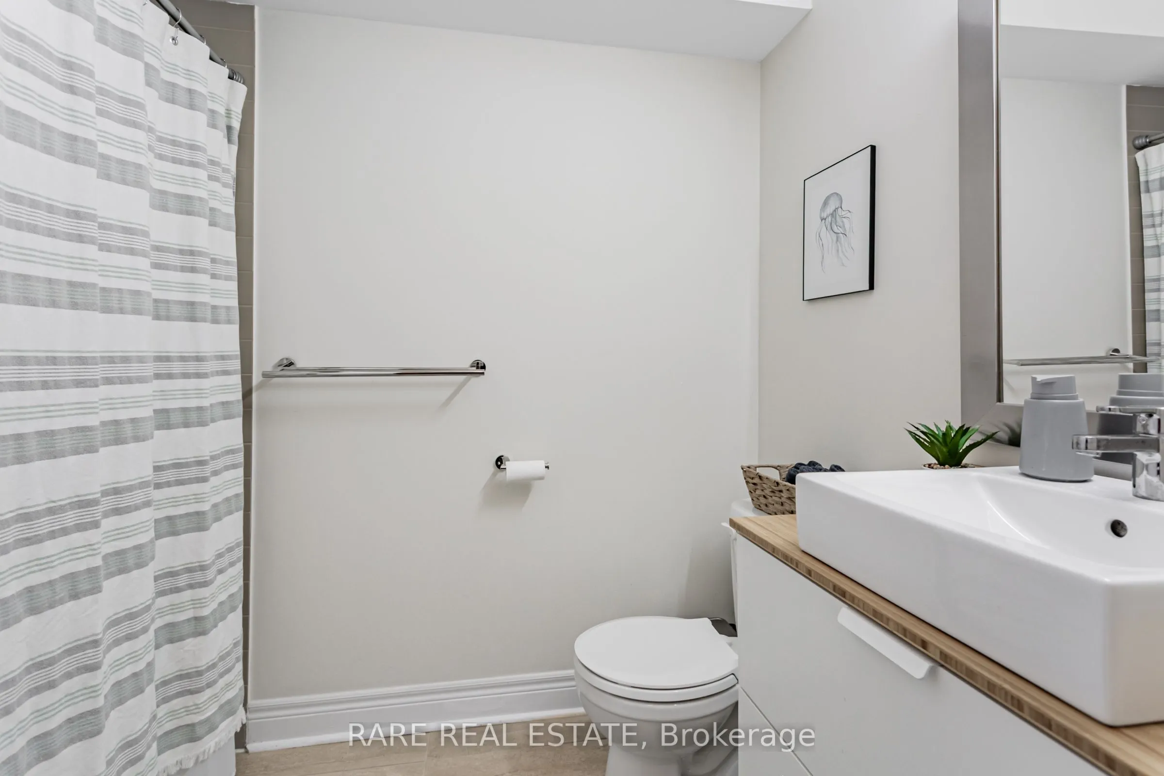 1812 Burnhamthorpe Road E, #114