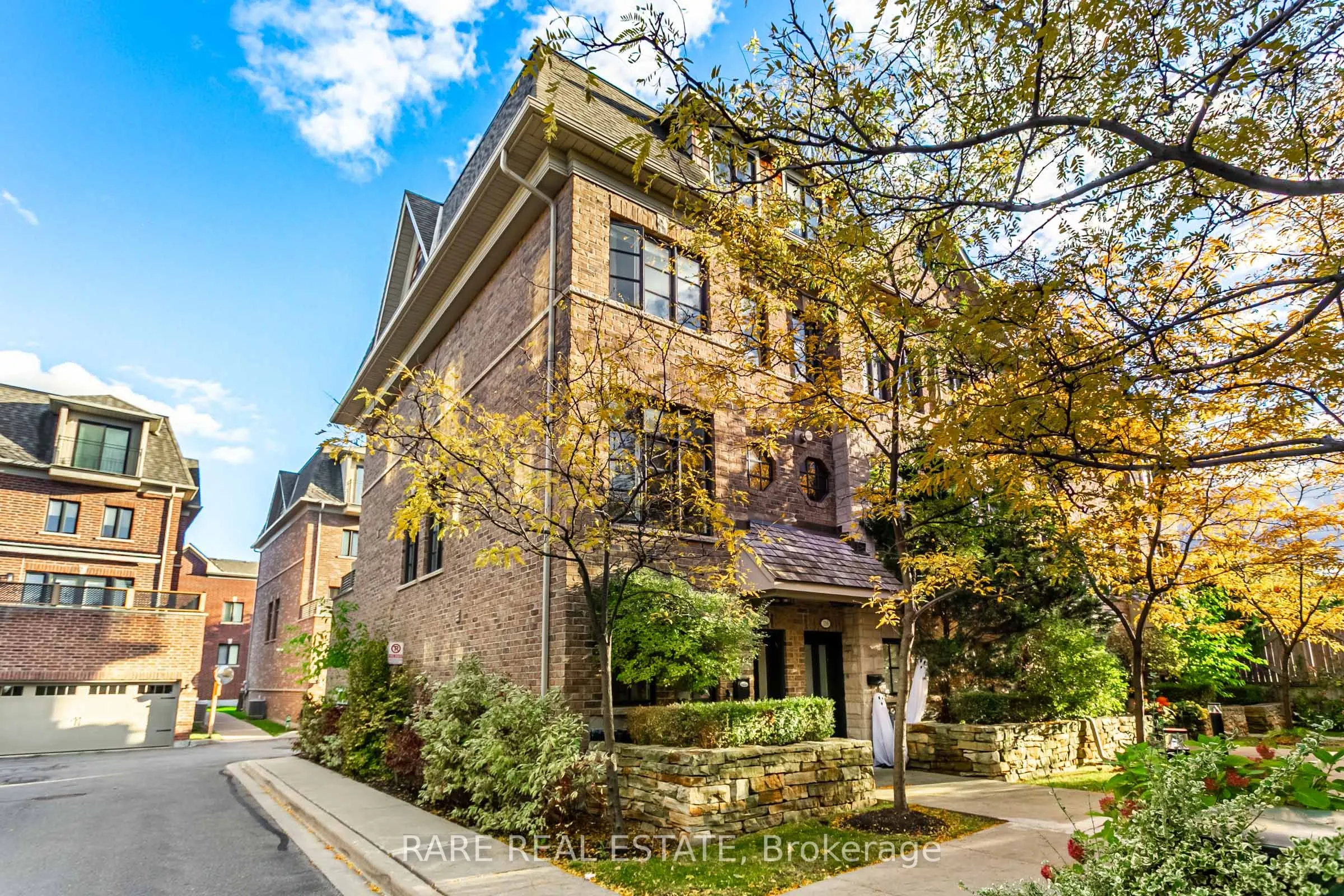1812 Burnhamthorpe Road E, #114