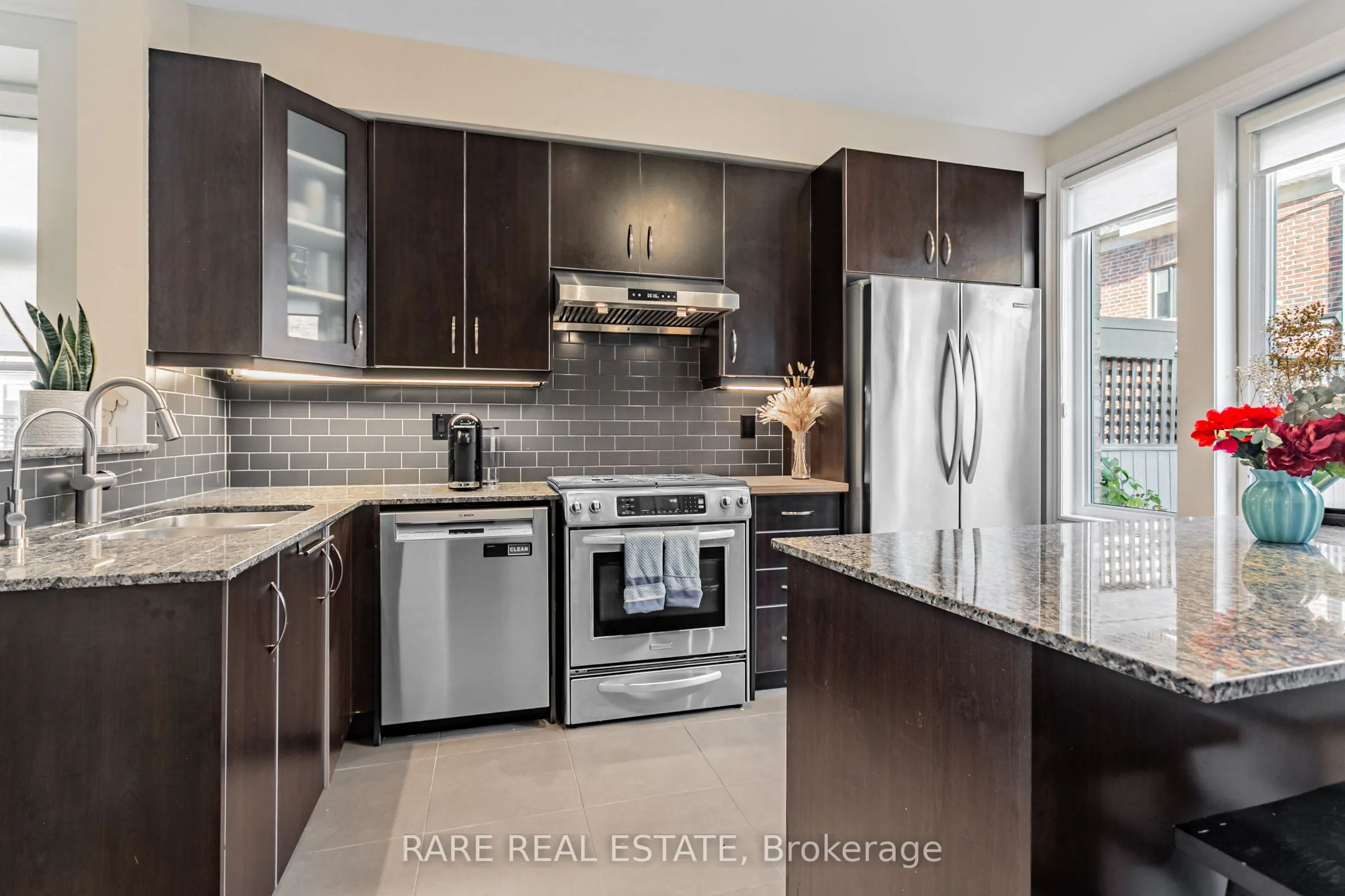 1812 Burnhamthorpe Road E, #114