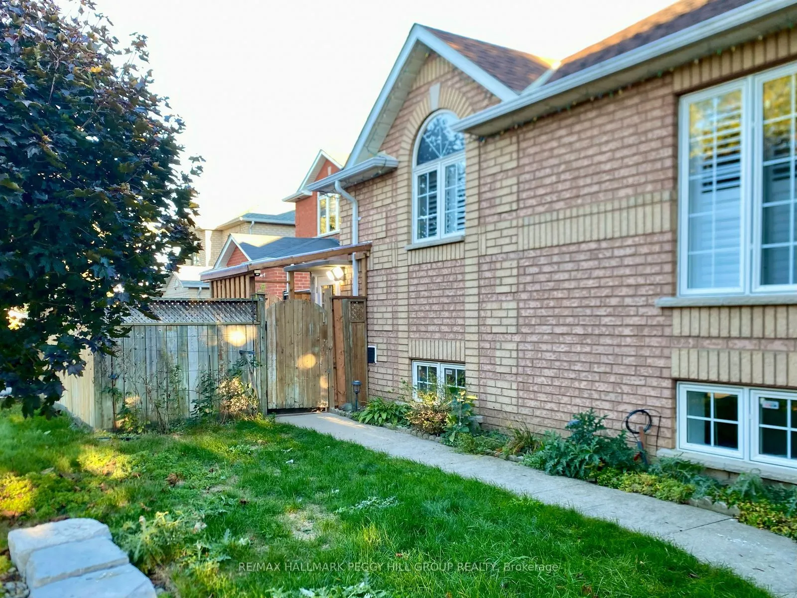 1 Shady Glen Crescent, #Lower