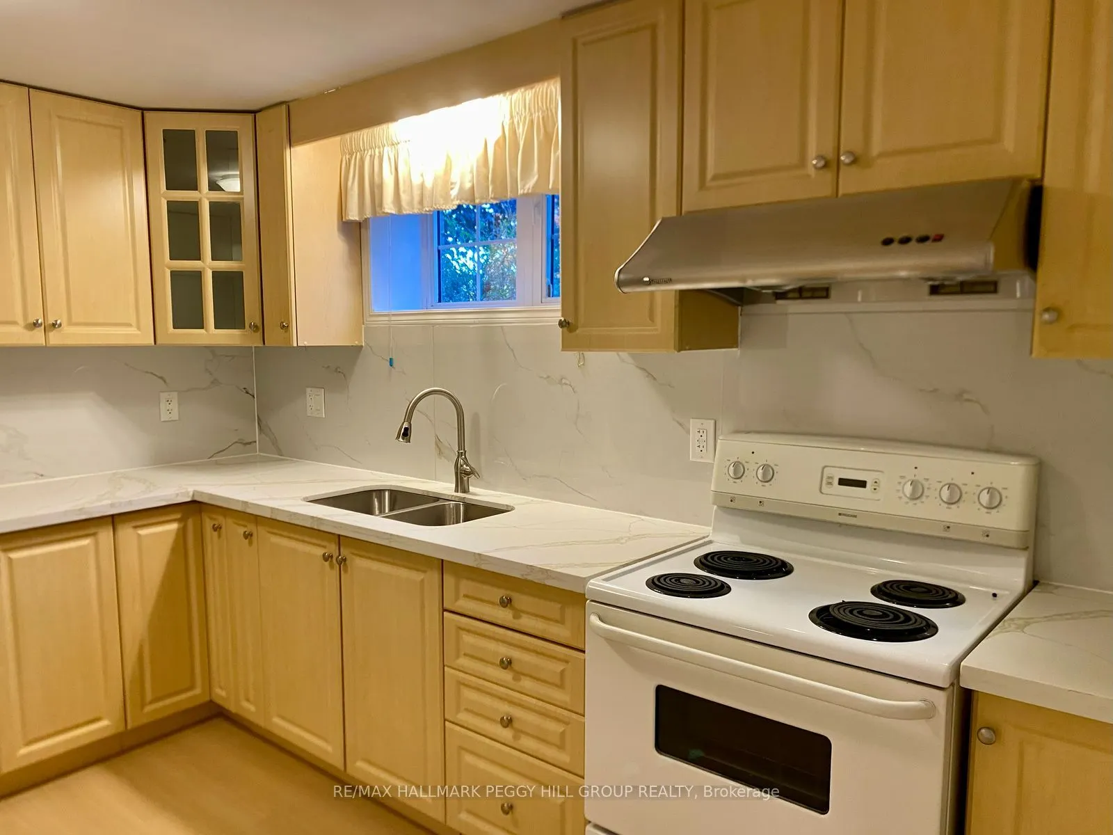 1 Shady Glen Crescent, #Lower
