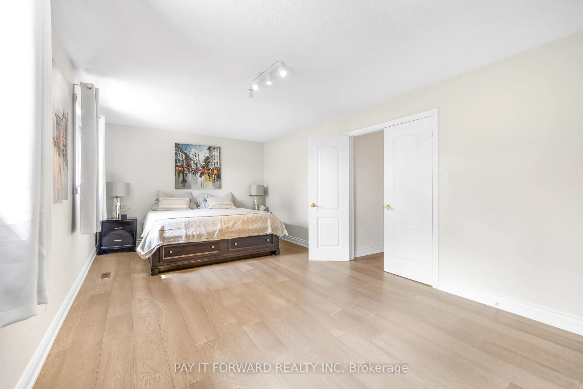 26 DUNDALK Crescent