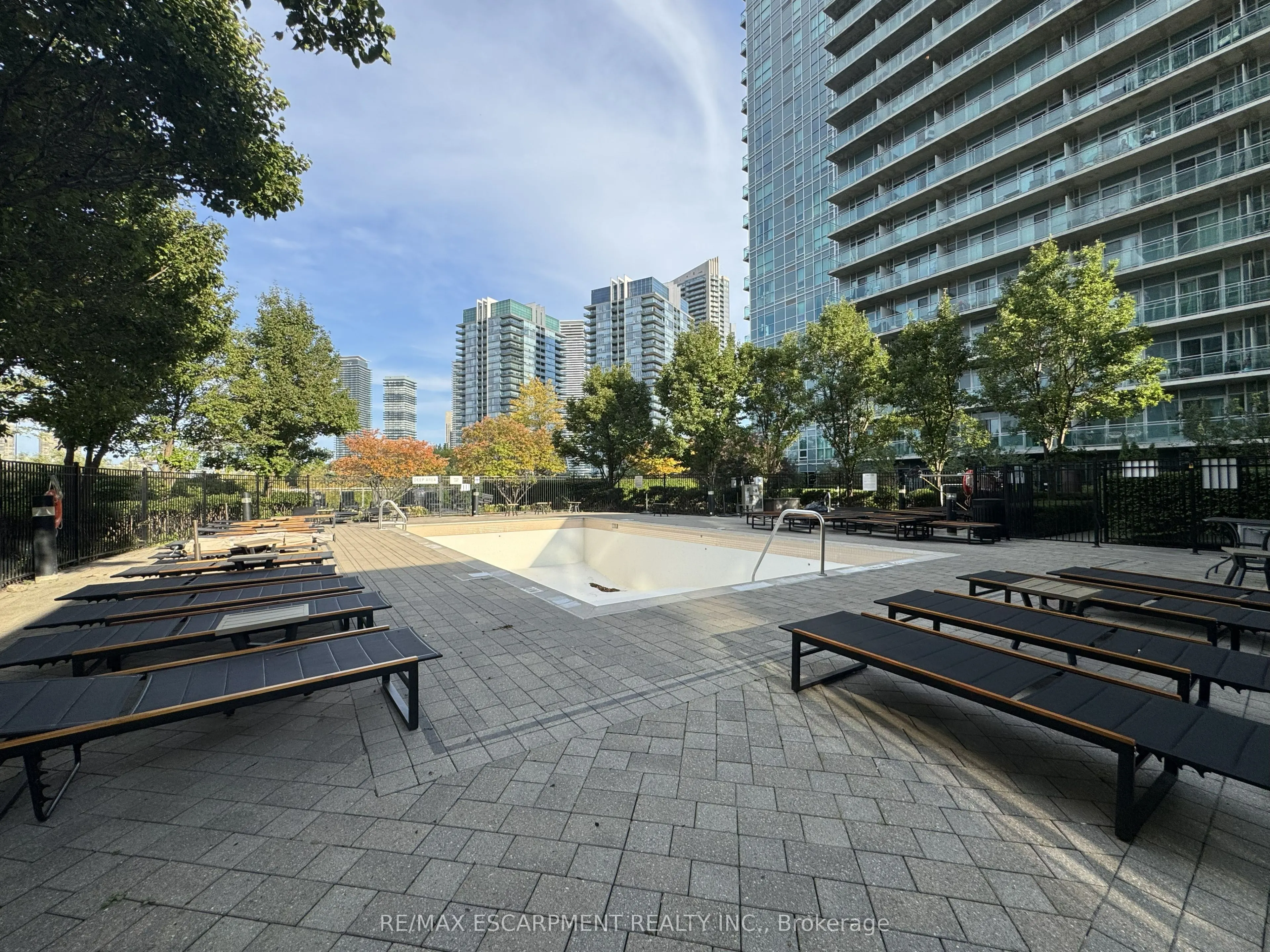 165 Legion Road N, #1622