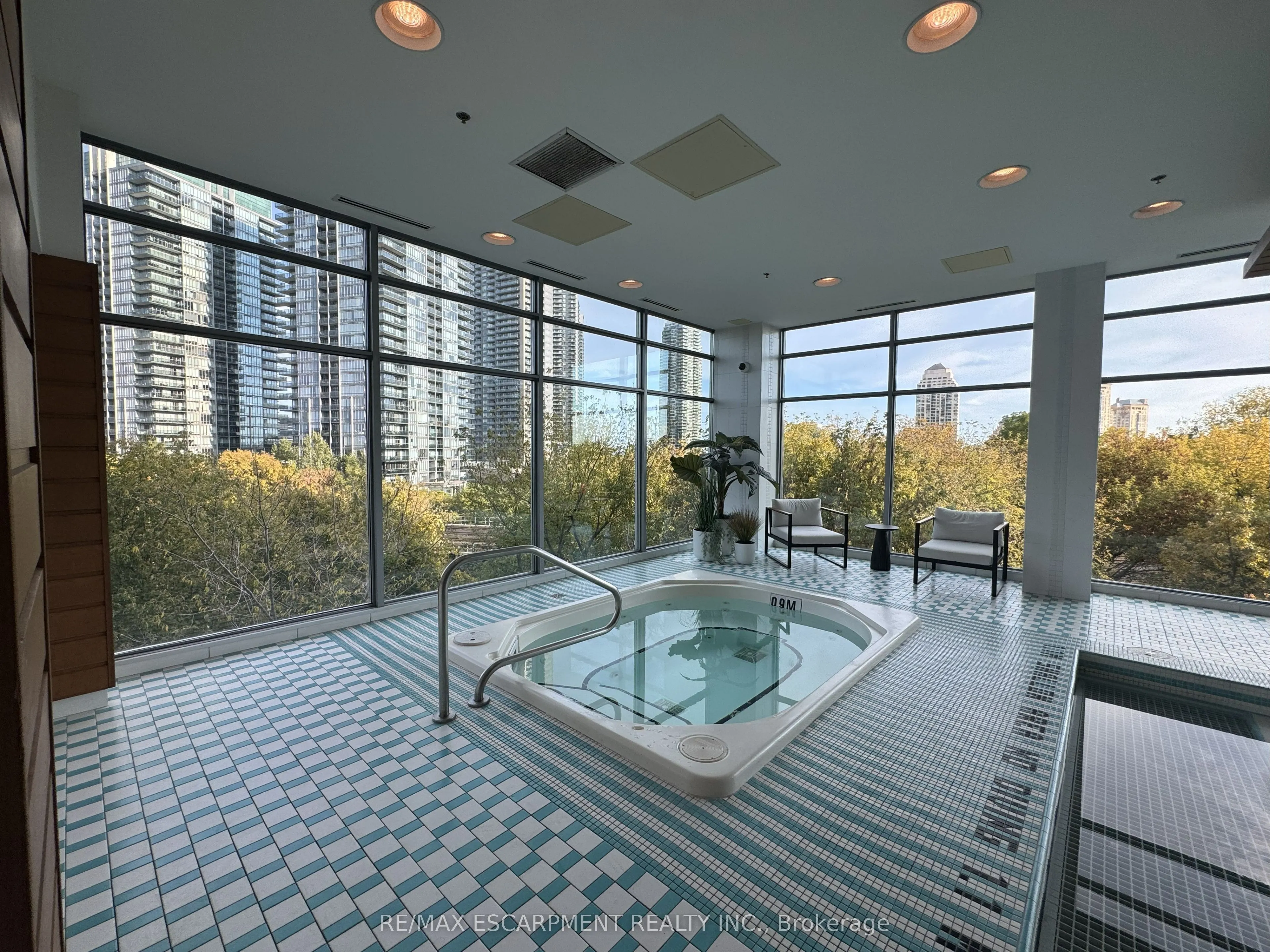 165 Legion Road N, #1622