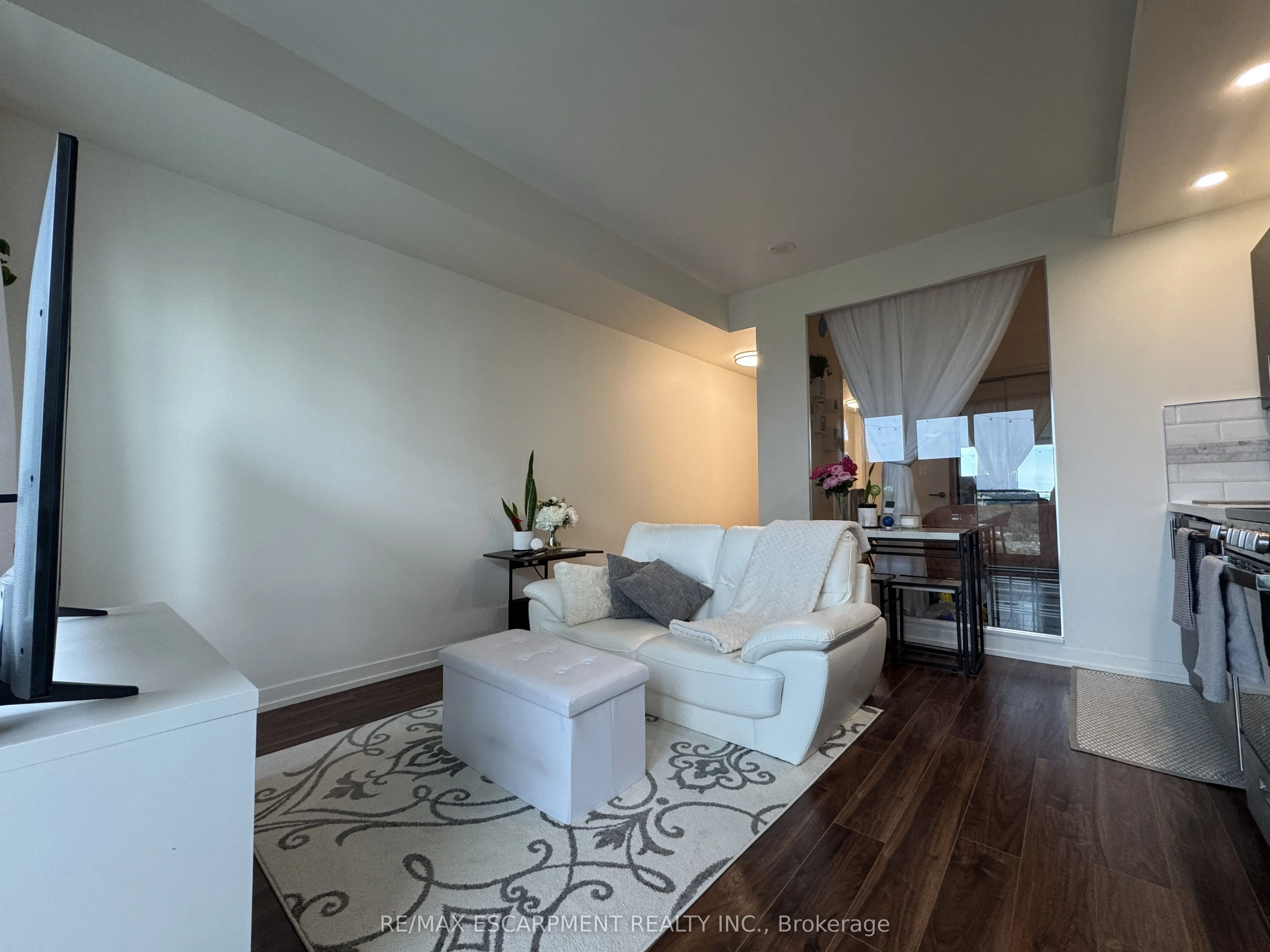 165 Legion Road N, #1622