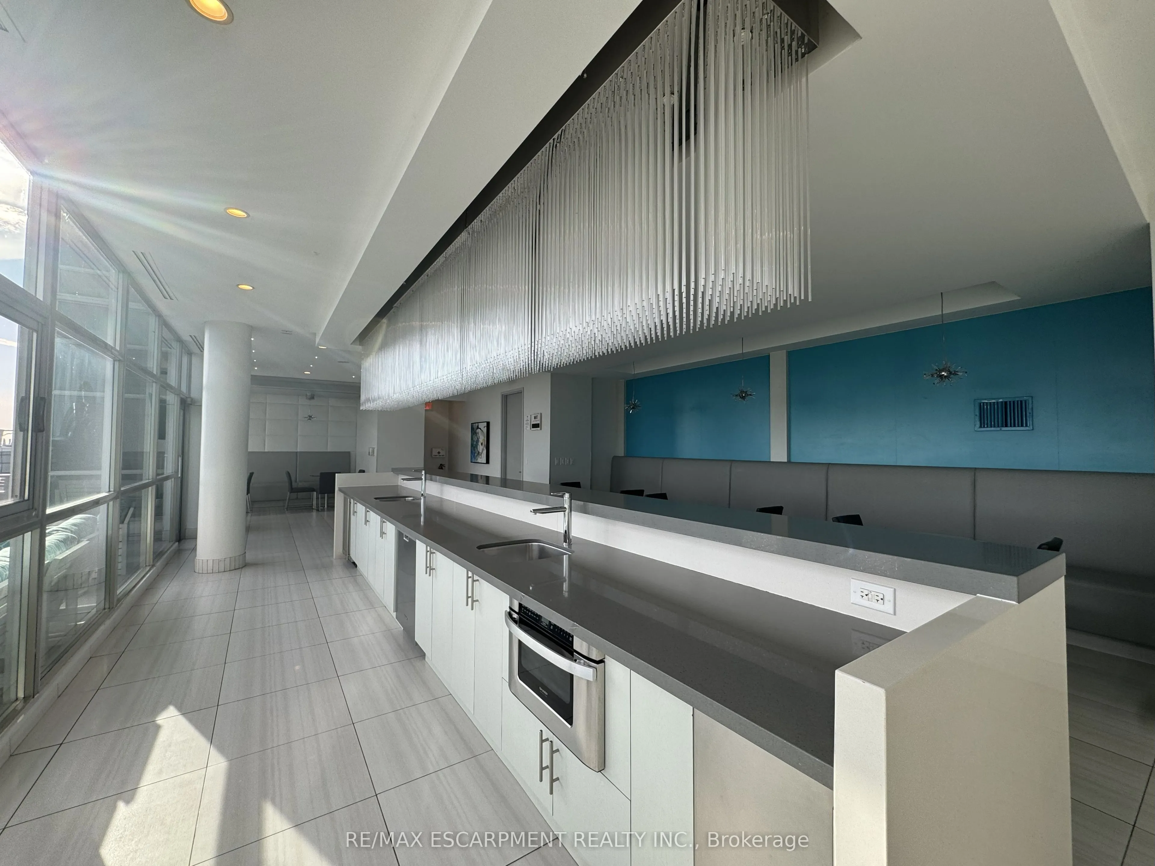 165 Legion Road N, #1622