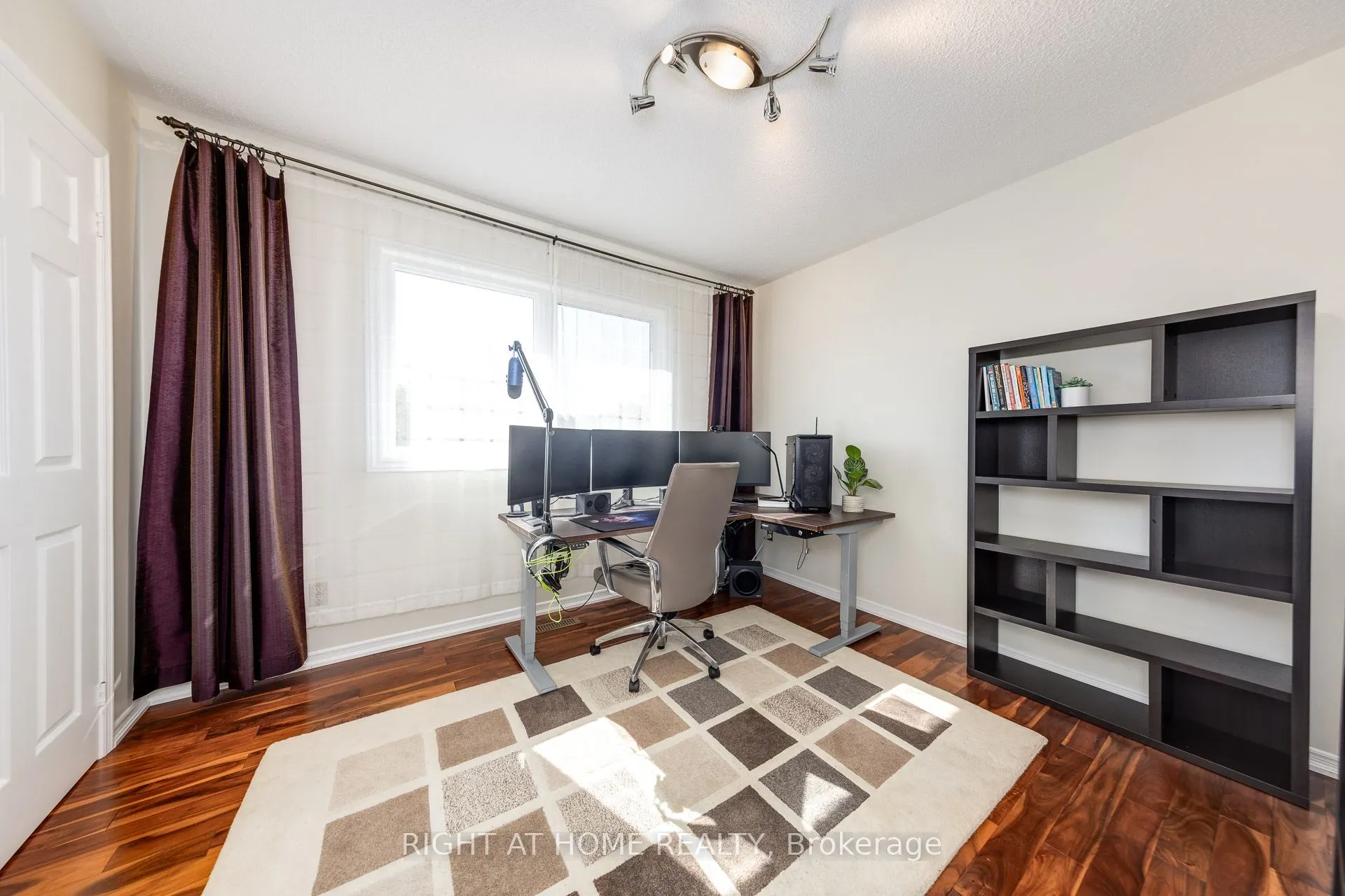 223 River Oaks Boulevard W