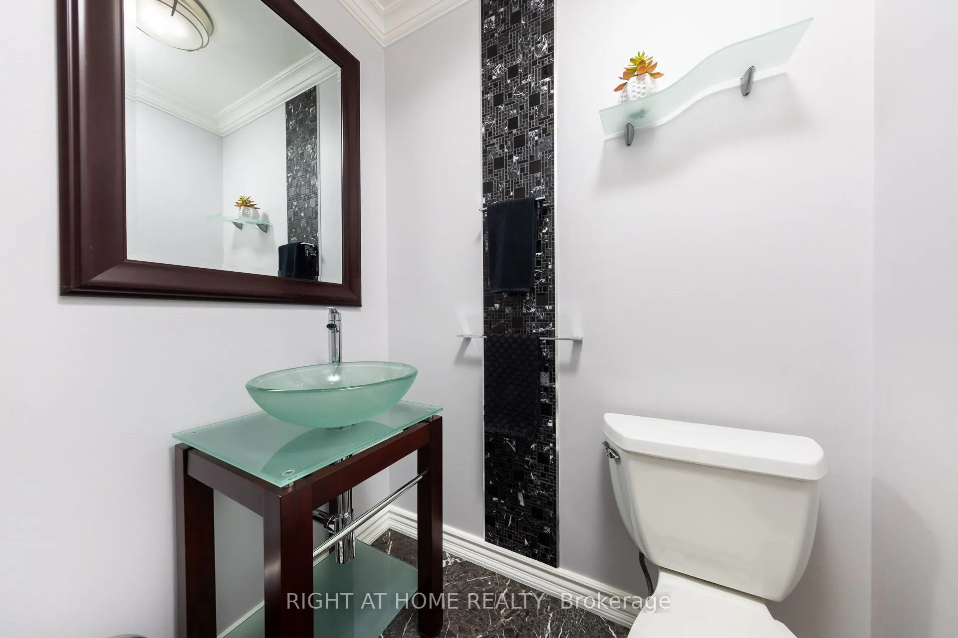 223 River Oaks Boulevard W