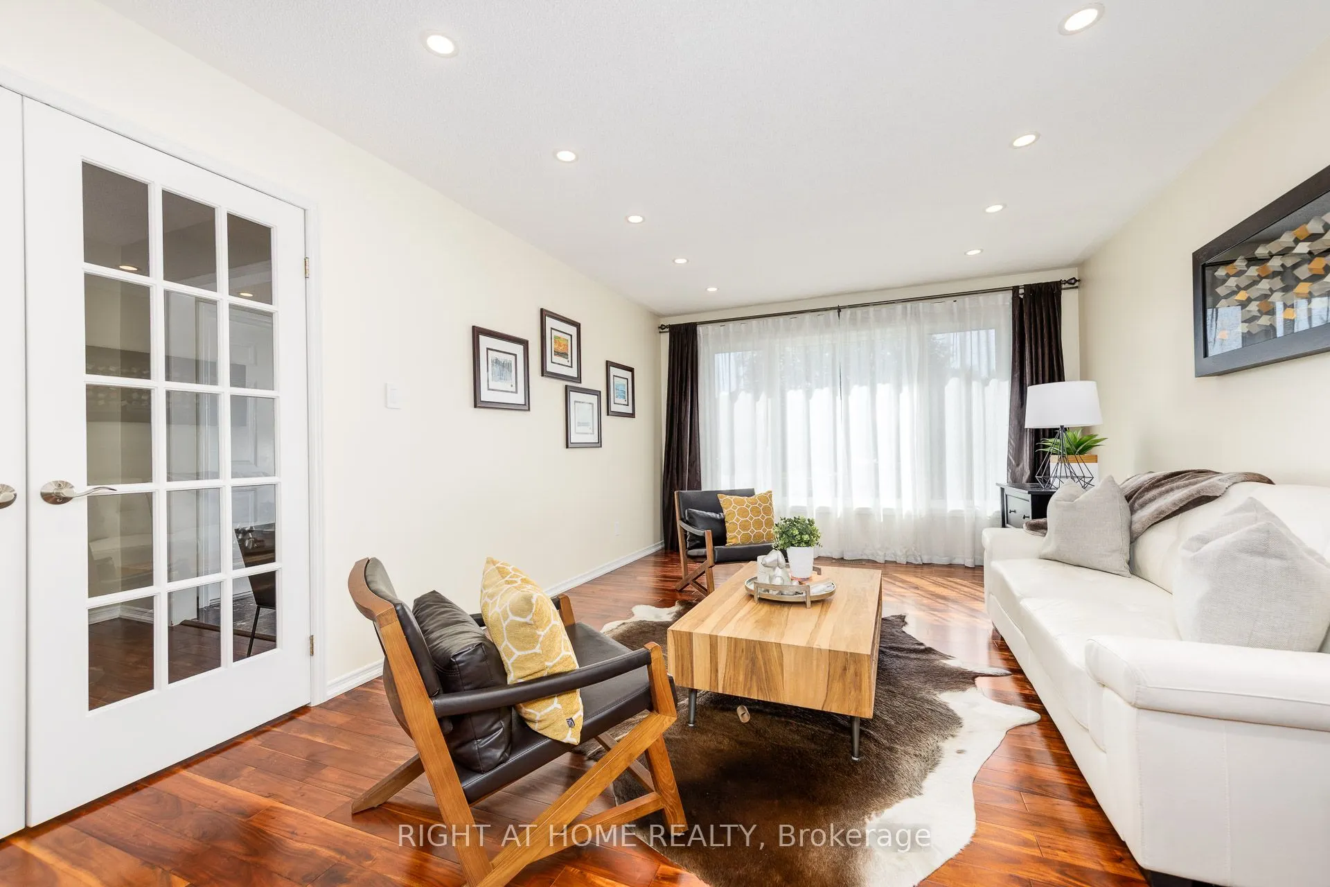 223 River Oaks Boulevard W