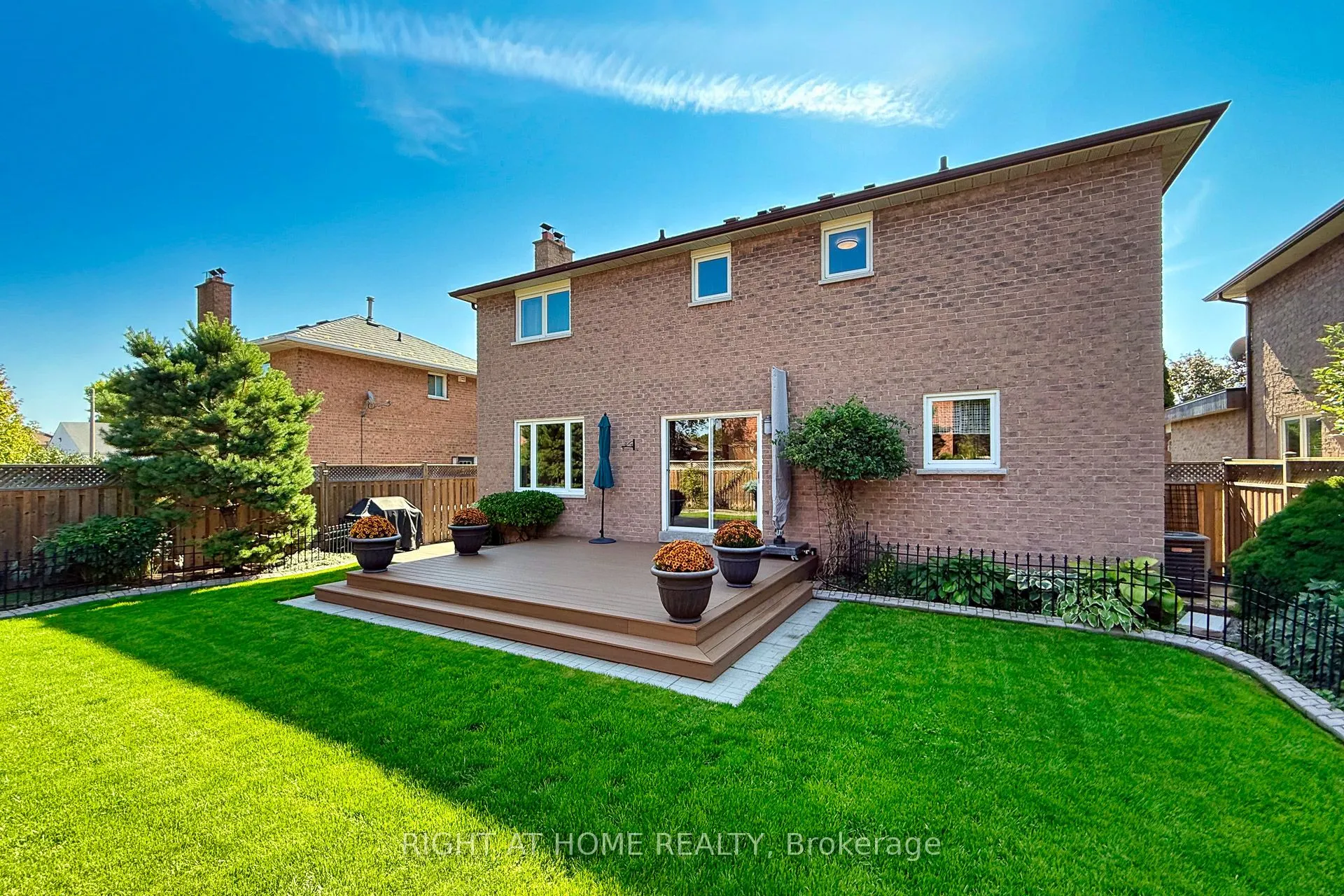 223 River Oaks Boulevard W