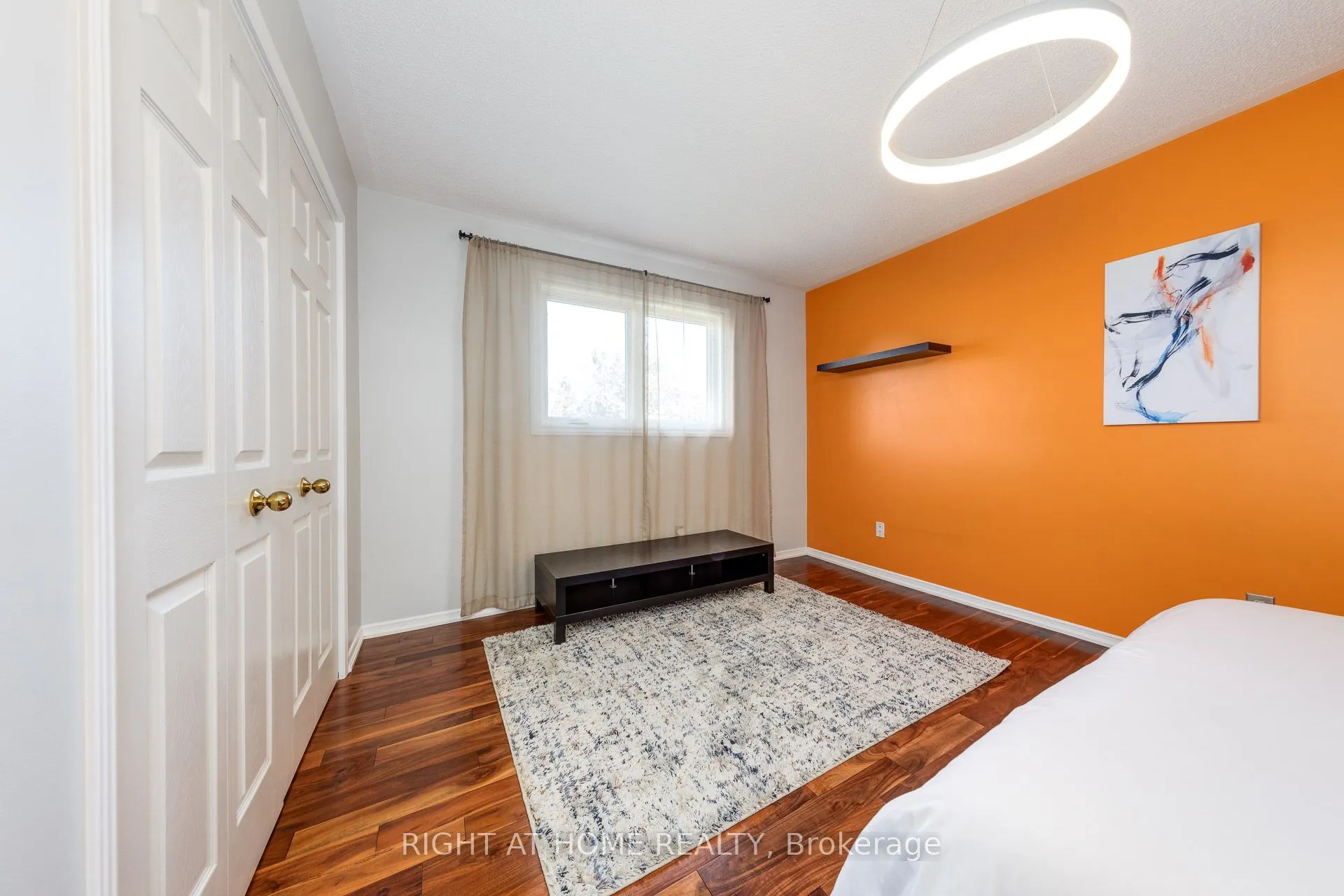 223 River Oaks Boulevard W