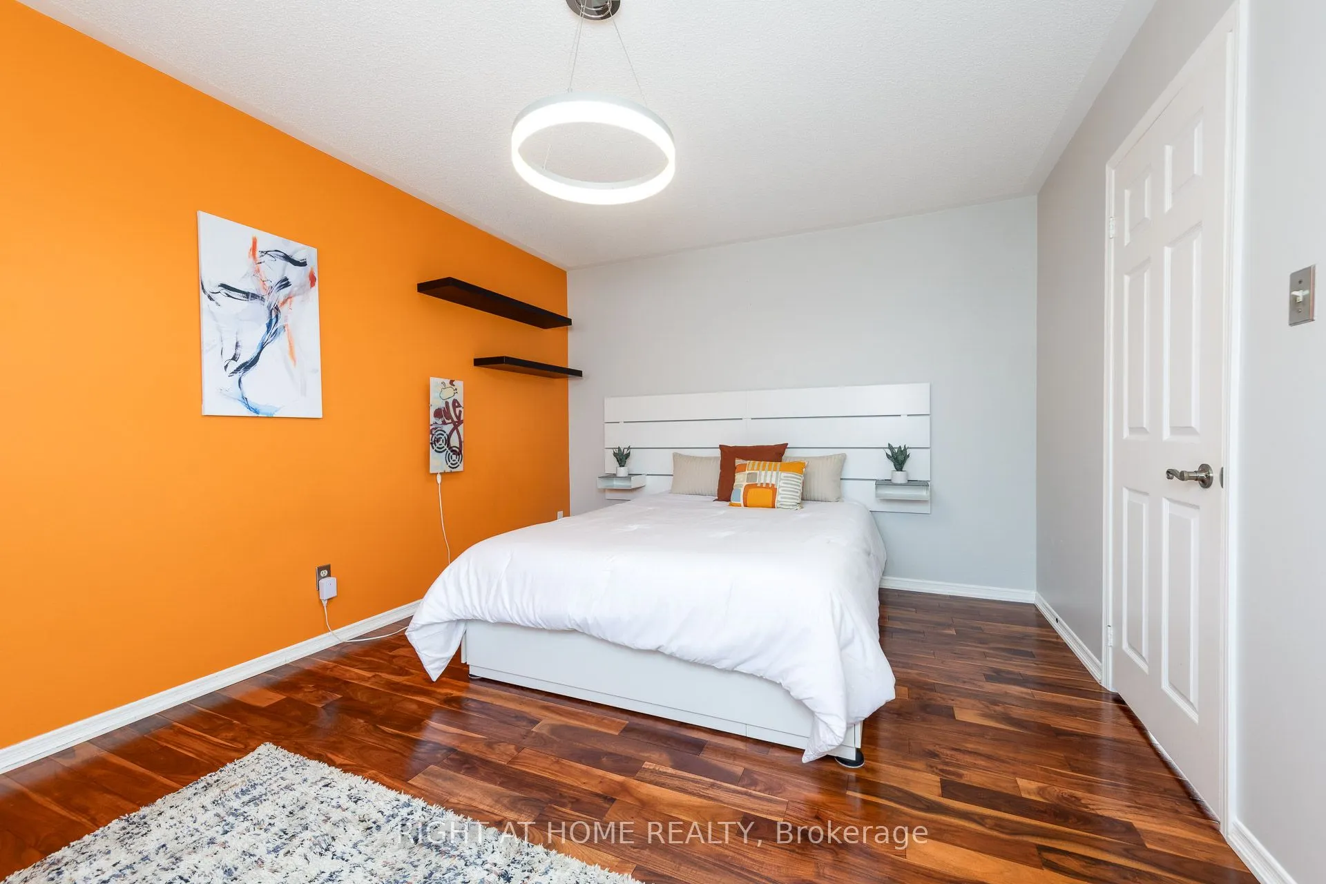 223 River Oaks Boulevard W