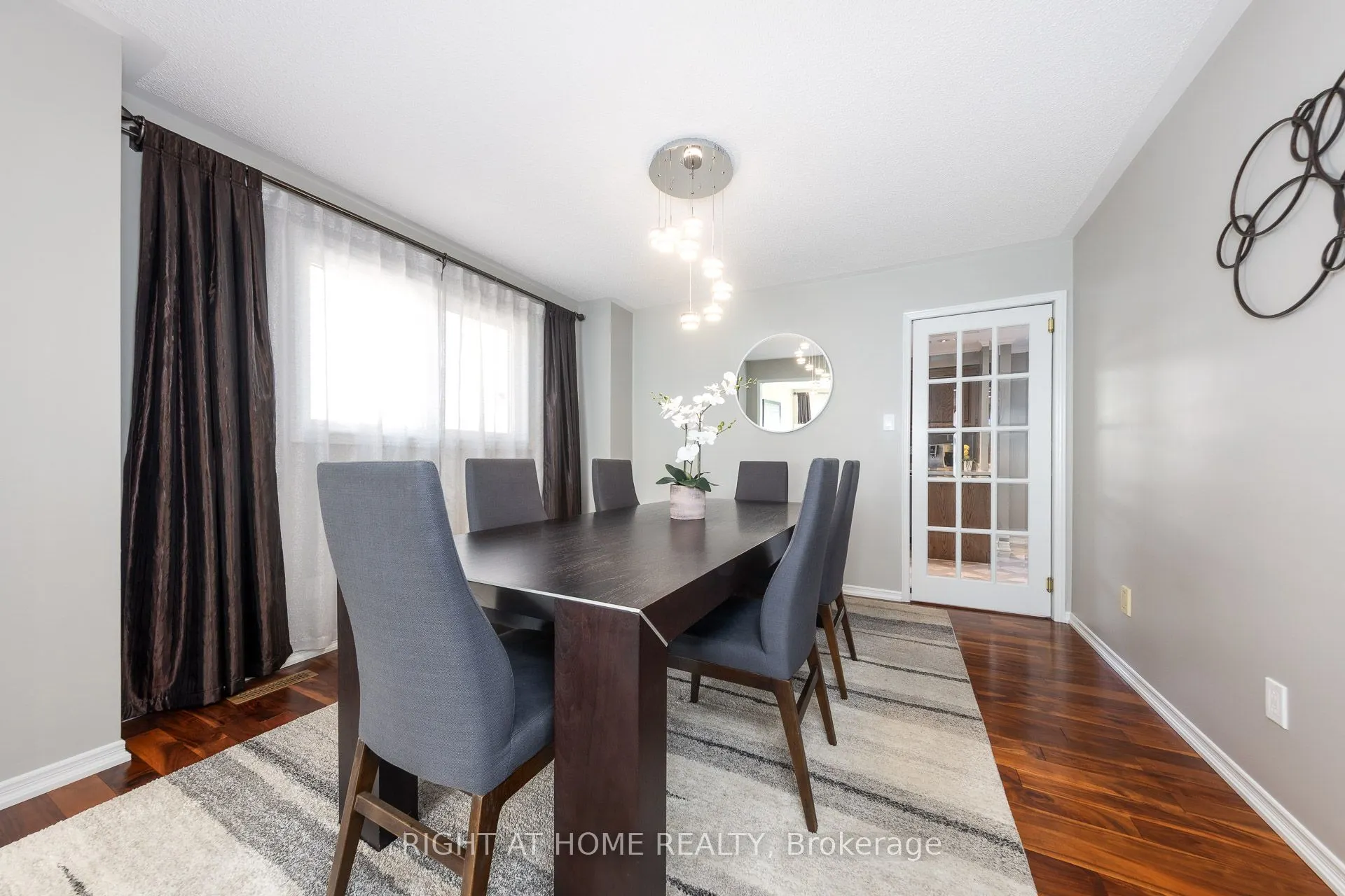 223 River Oaks Boulevard W