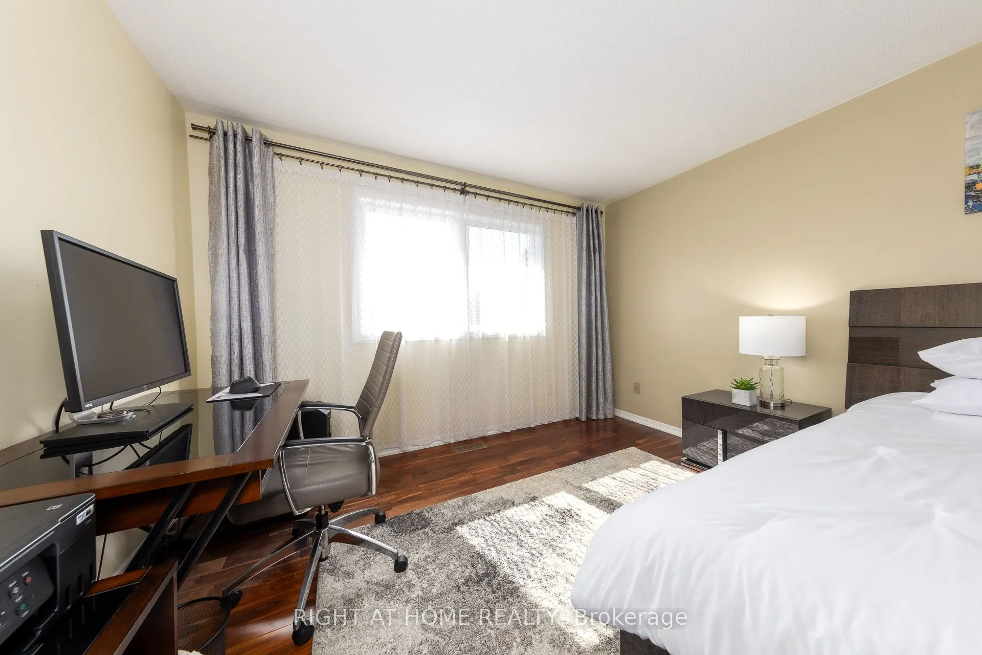 223 River Oaks Boulevard W