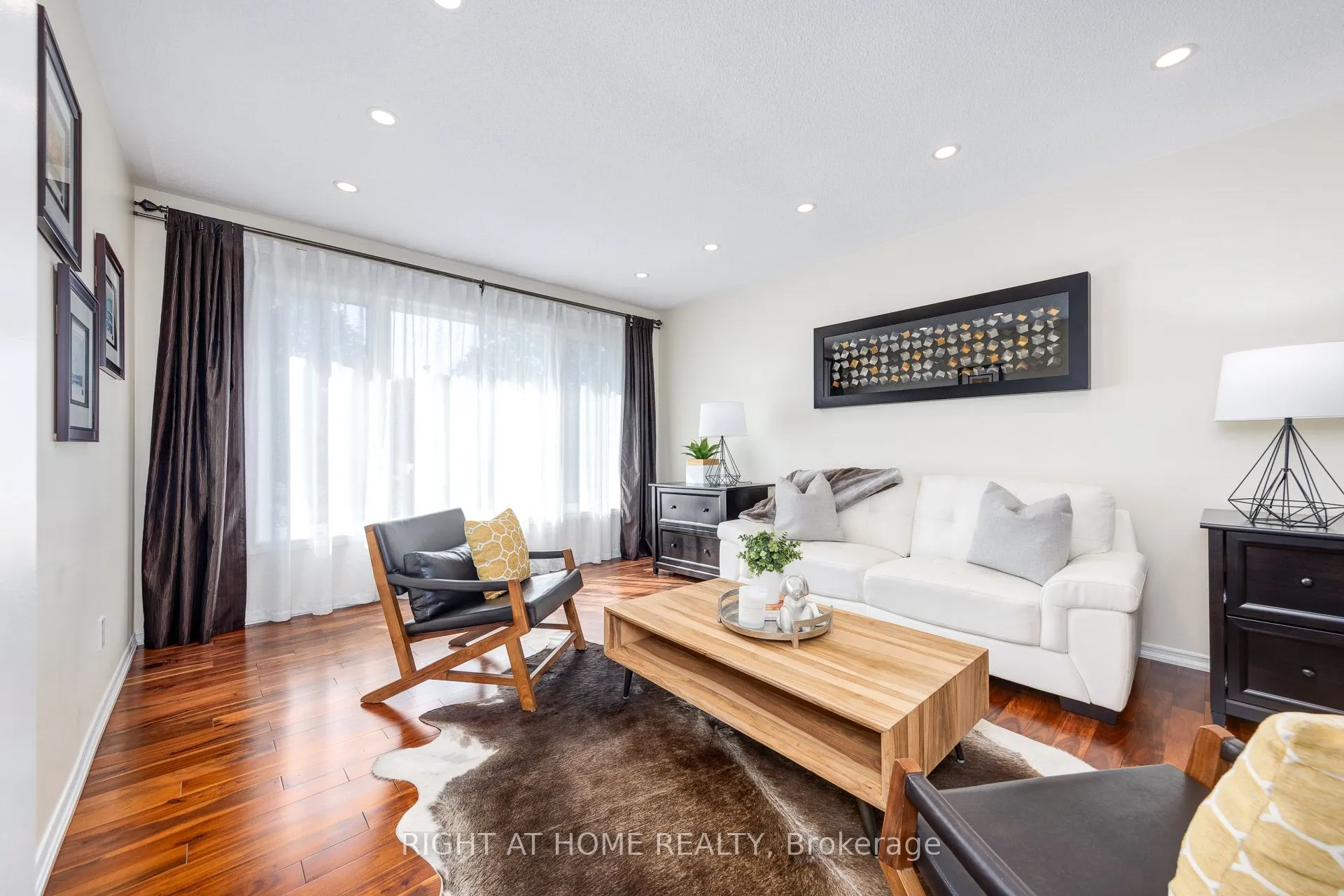 223 River Oaks Boulevard W