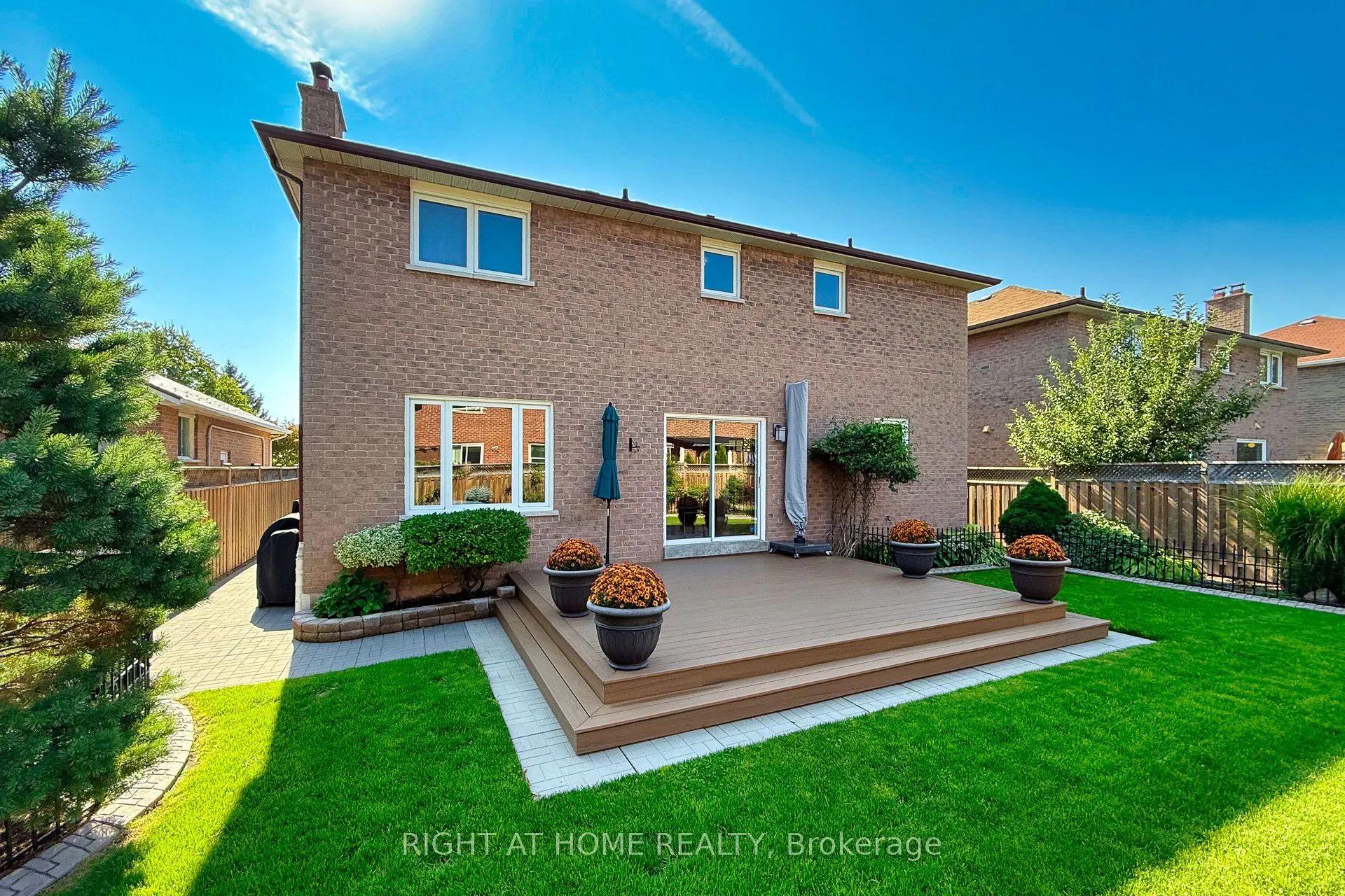 223 River Oaks Boulevard W