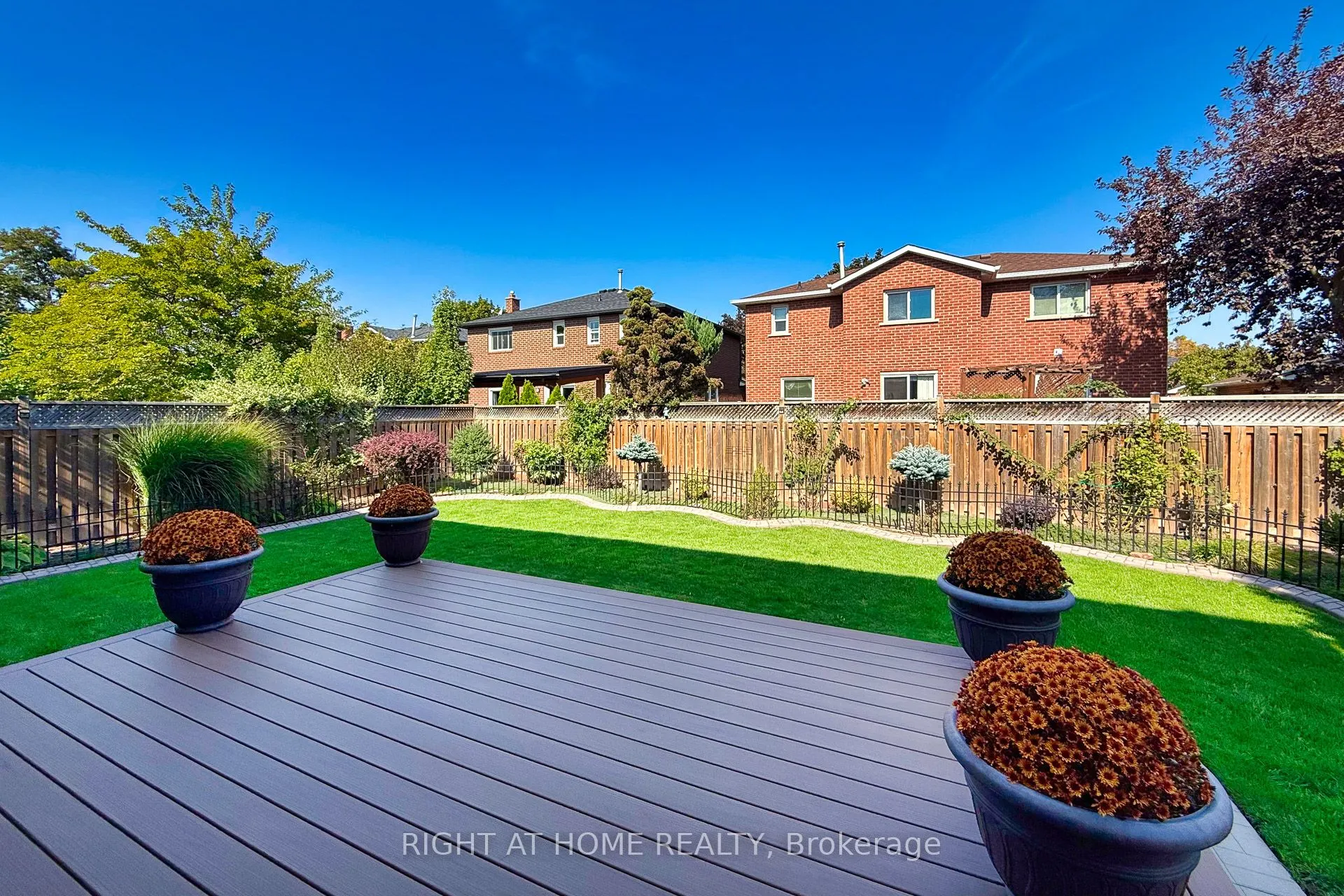 223 River Oaks Boulevard W