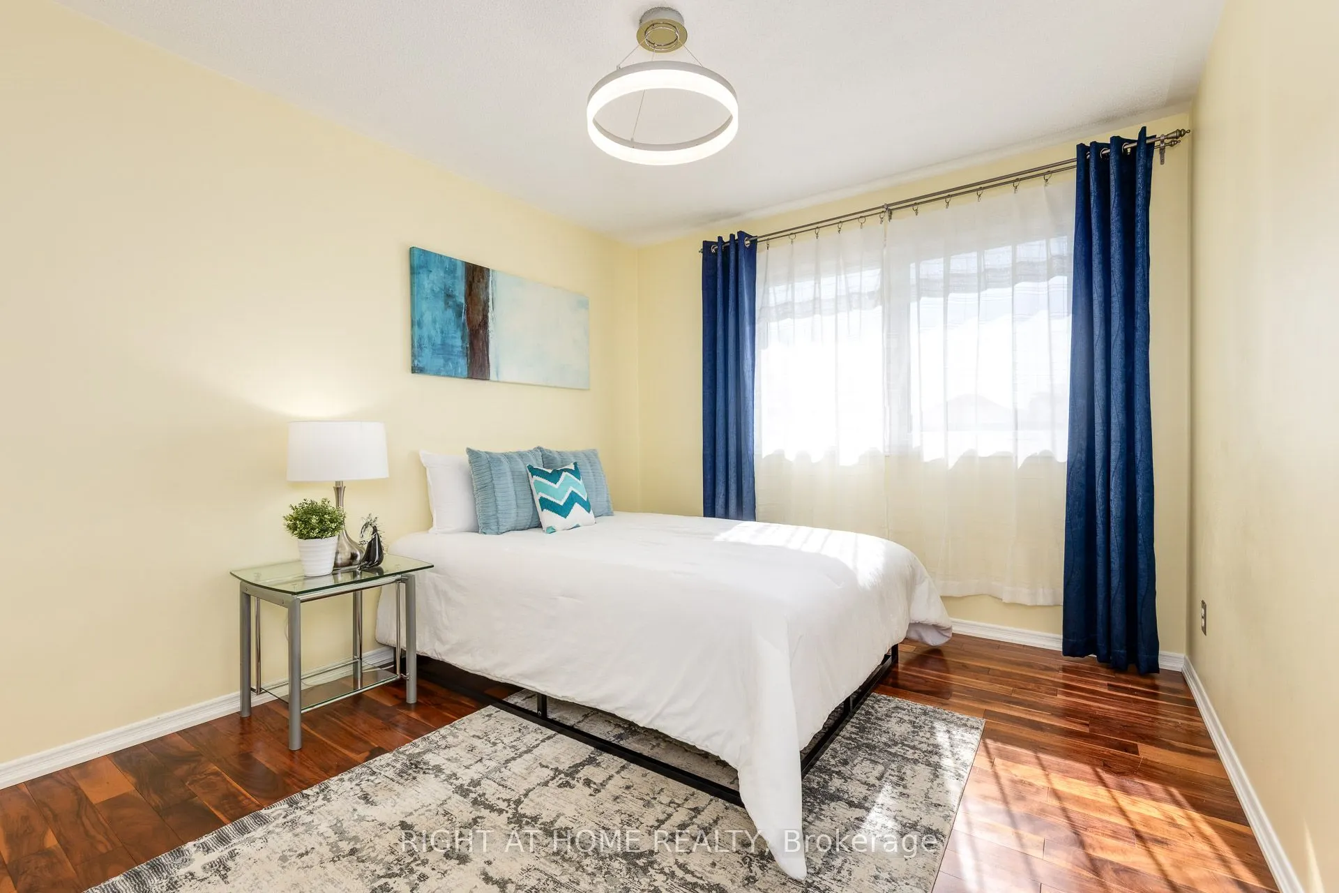 223 River Oaks Boulevard W