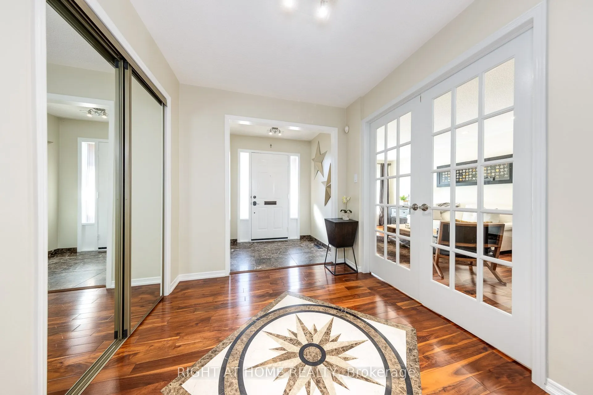 223 River Oaks Boulevard W