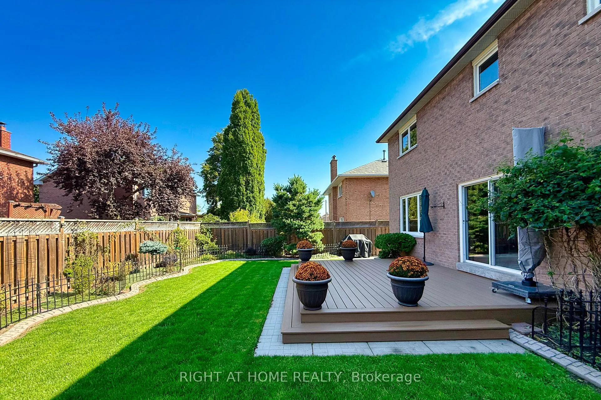 223 River Oaks Boulevard W