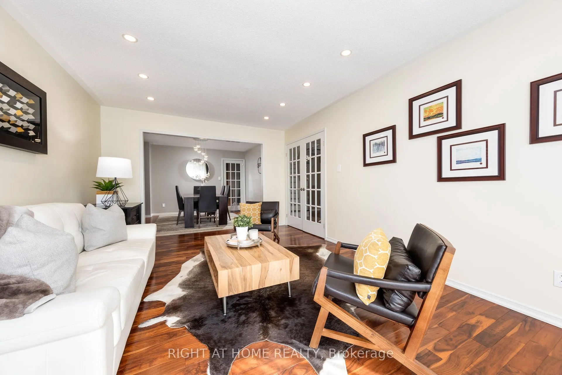 223 River Oaks Boulevard W