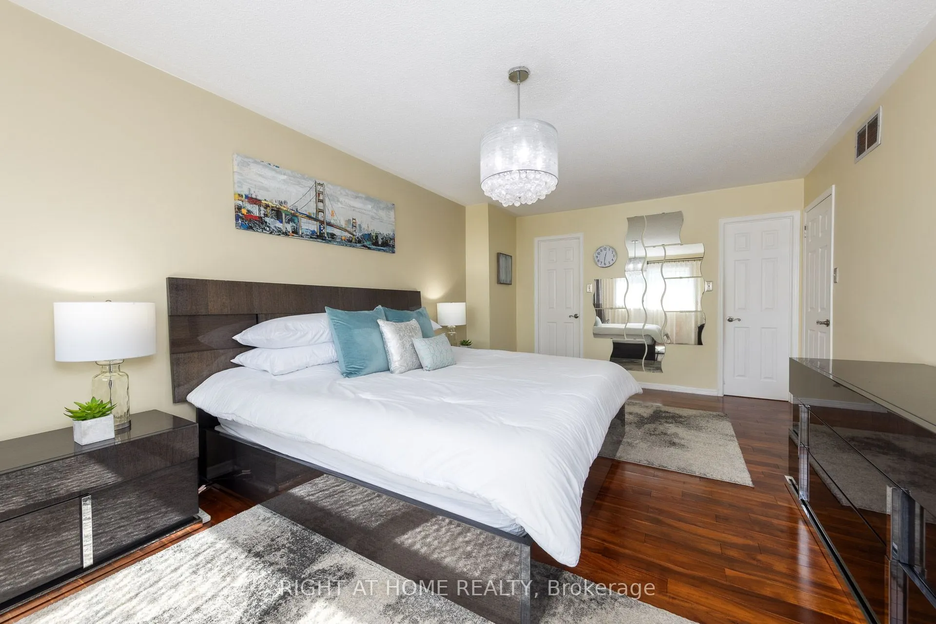 223 River Oaks Boulevard W