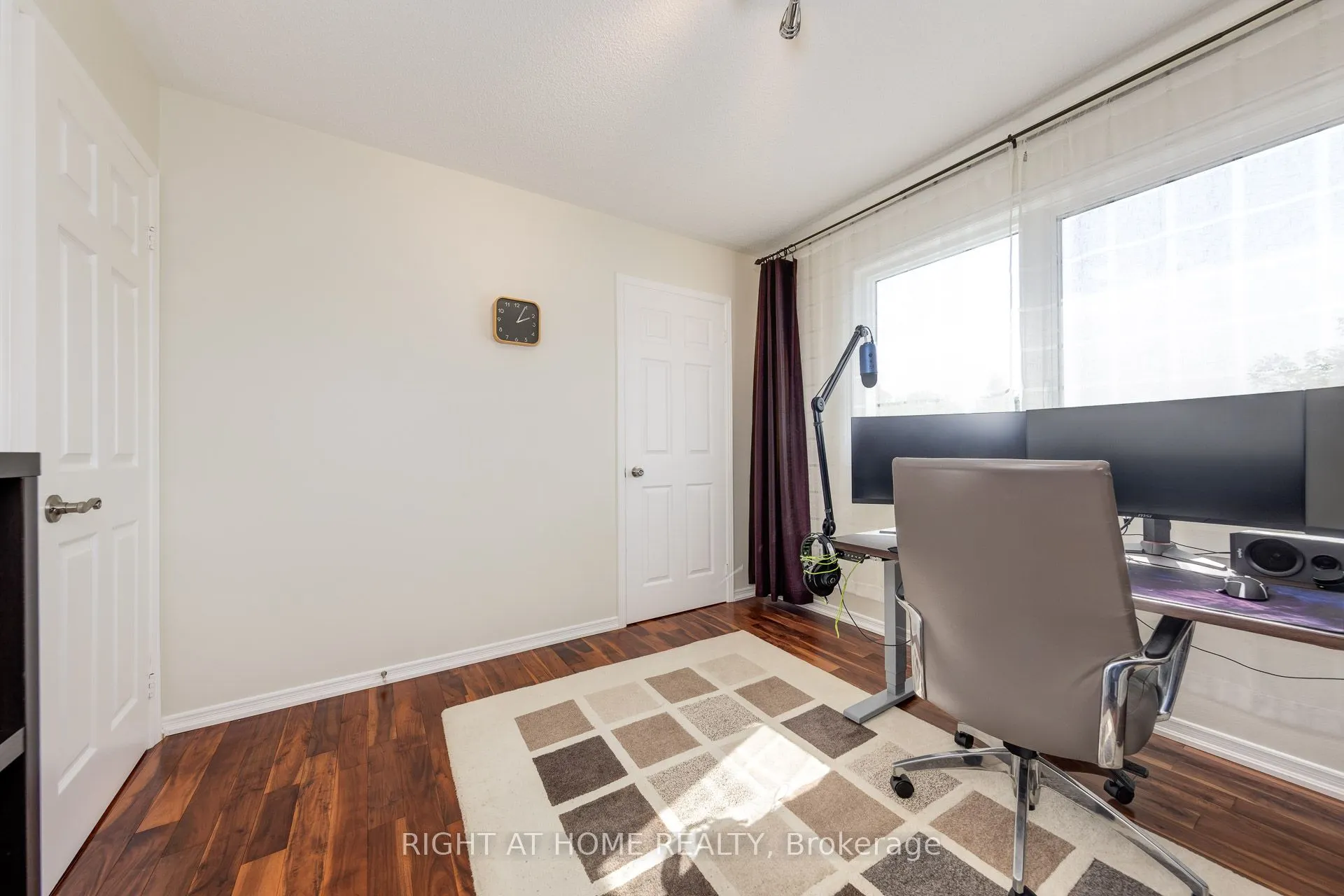 223 River Oaks Boulevard W