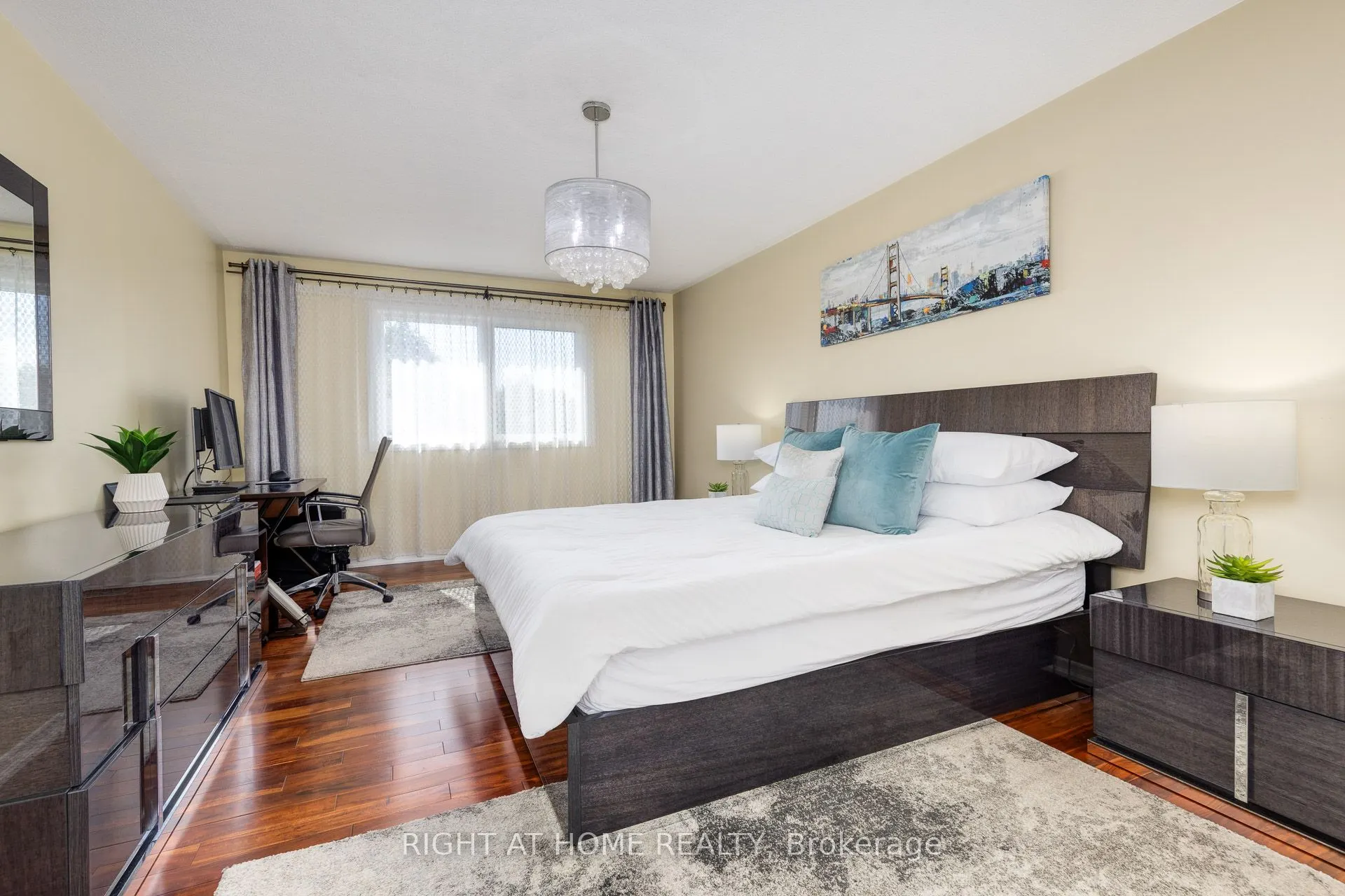 223 River Oaks Boulevard W