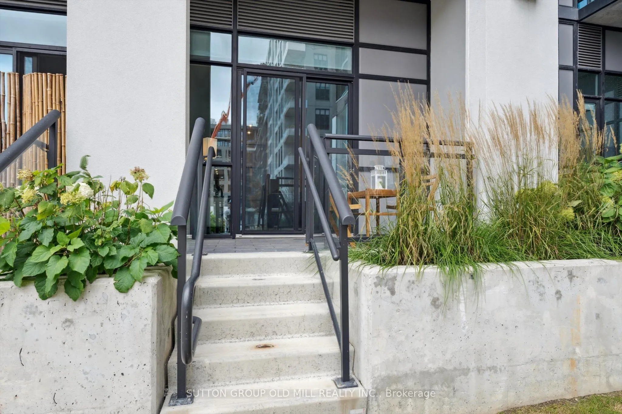 25 Neighbourhood Lane, #101