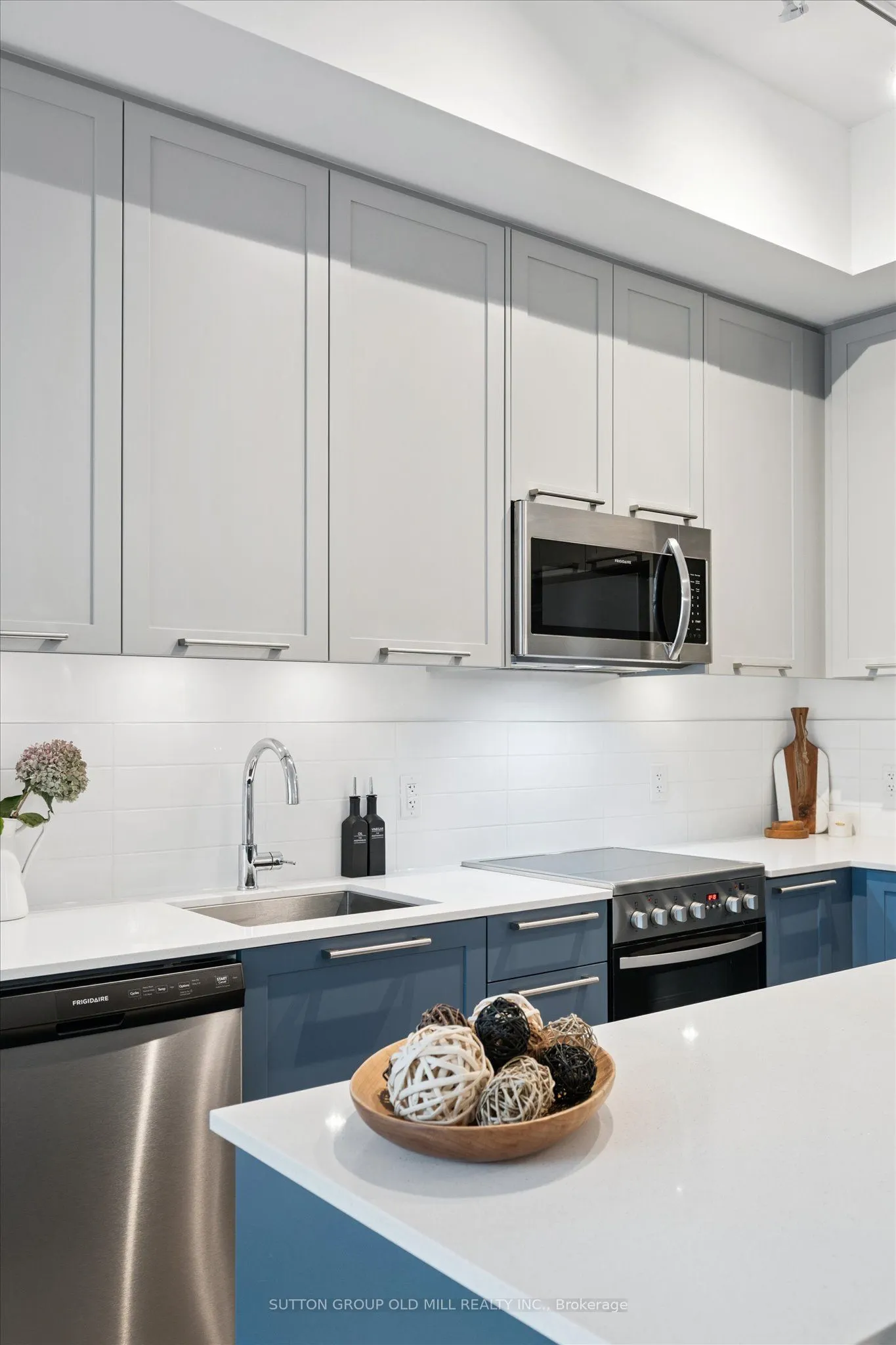 25 Neighbourhood Lane, #101