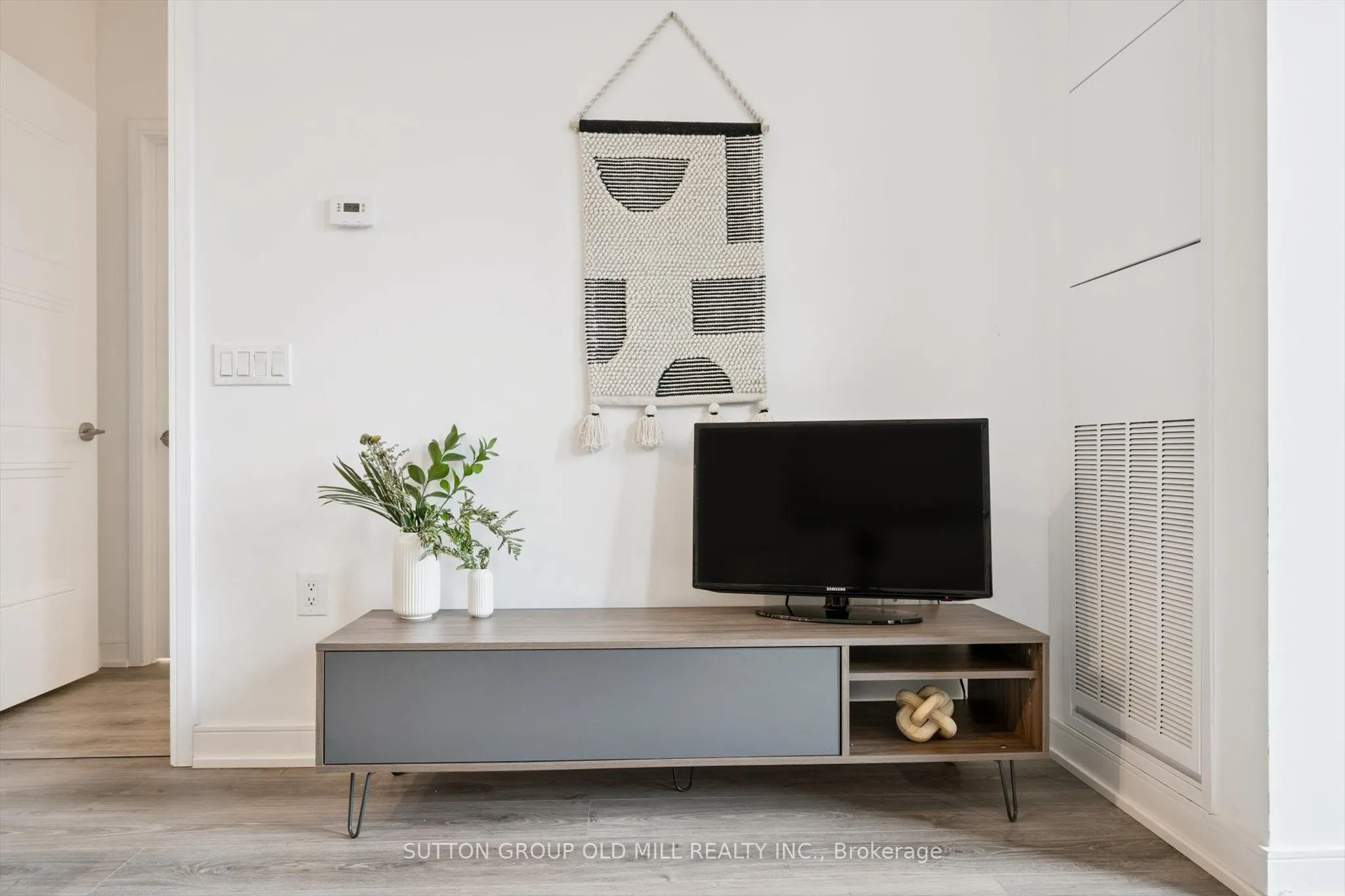 25 Neighbourhood Lane, #101