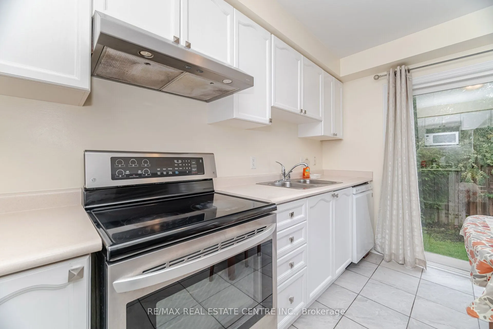 2570 Valleyridge Drive