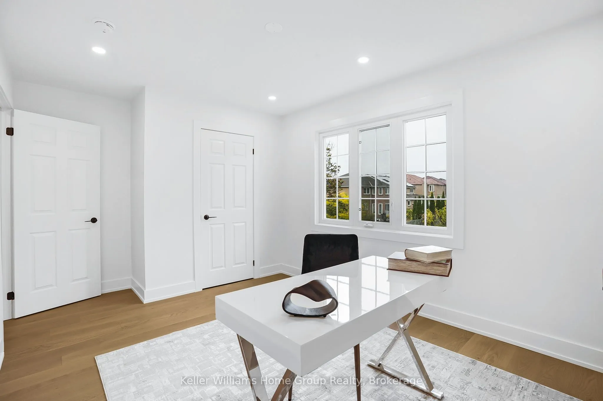 1105 Ewing Crescent
