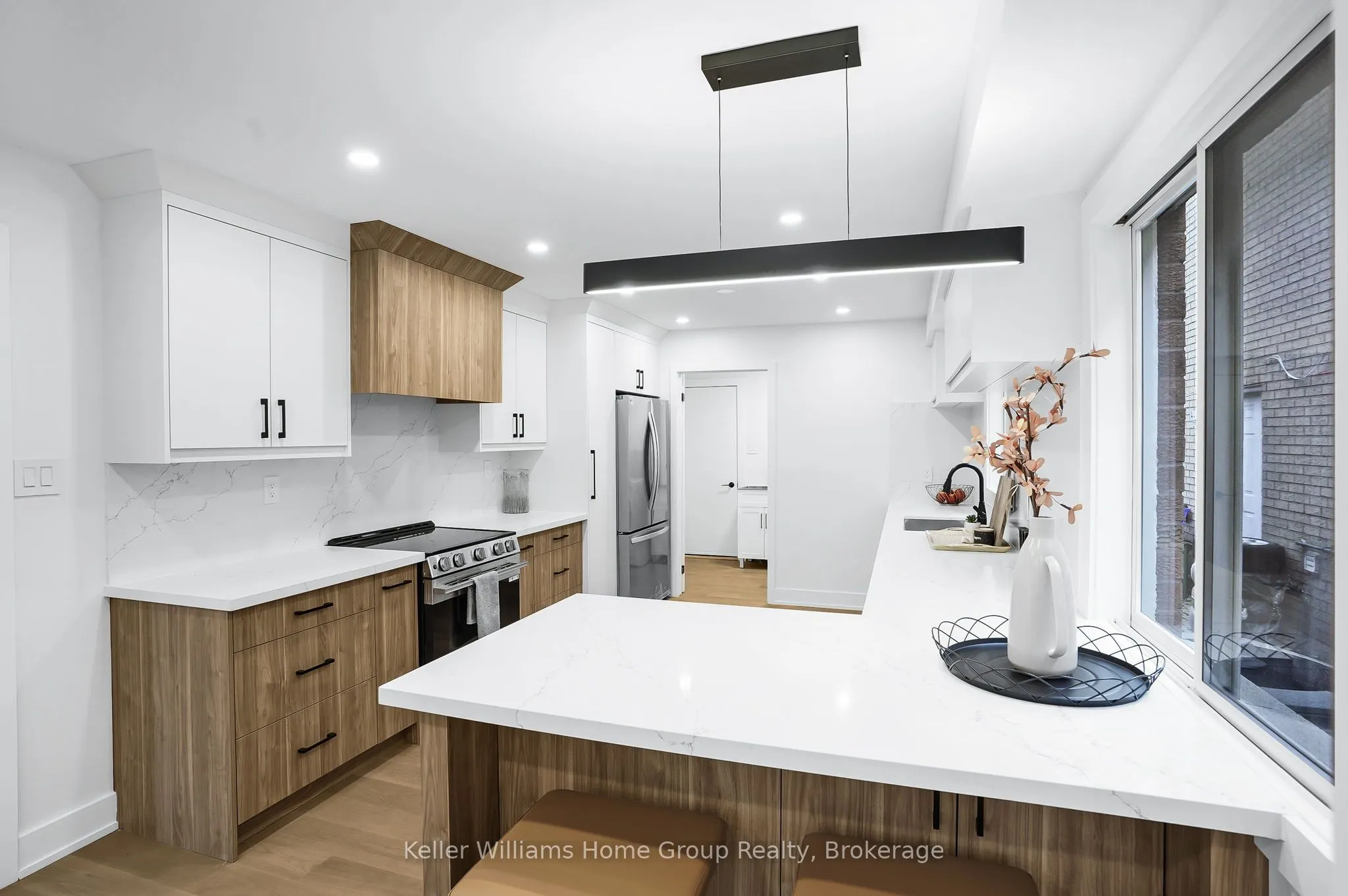 1105 Ewing Crescent