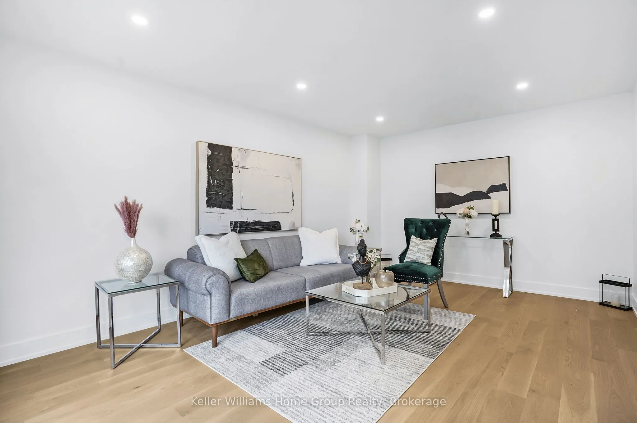 1105 Ewing Crescent