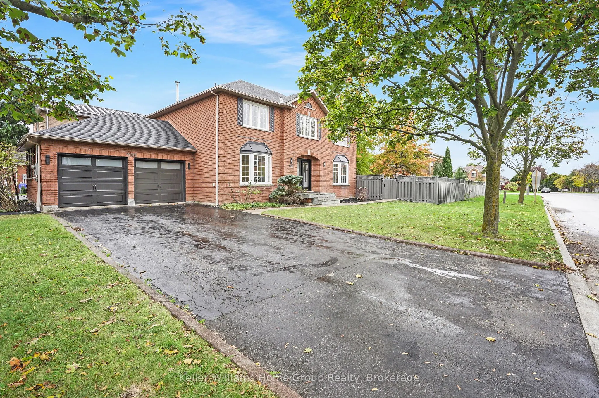1105 Ewing Crescent