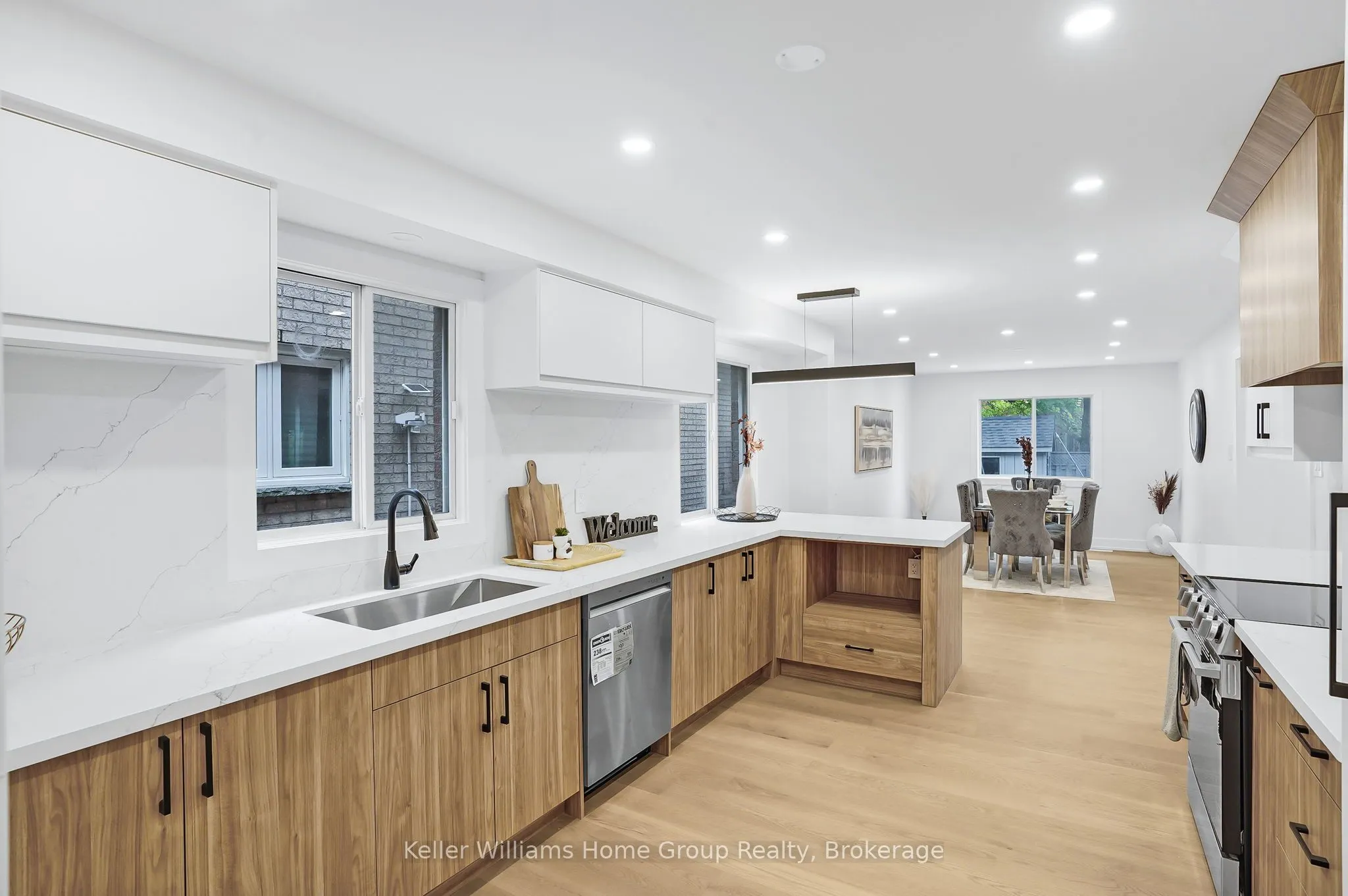 1105 Ewing Crescent