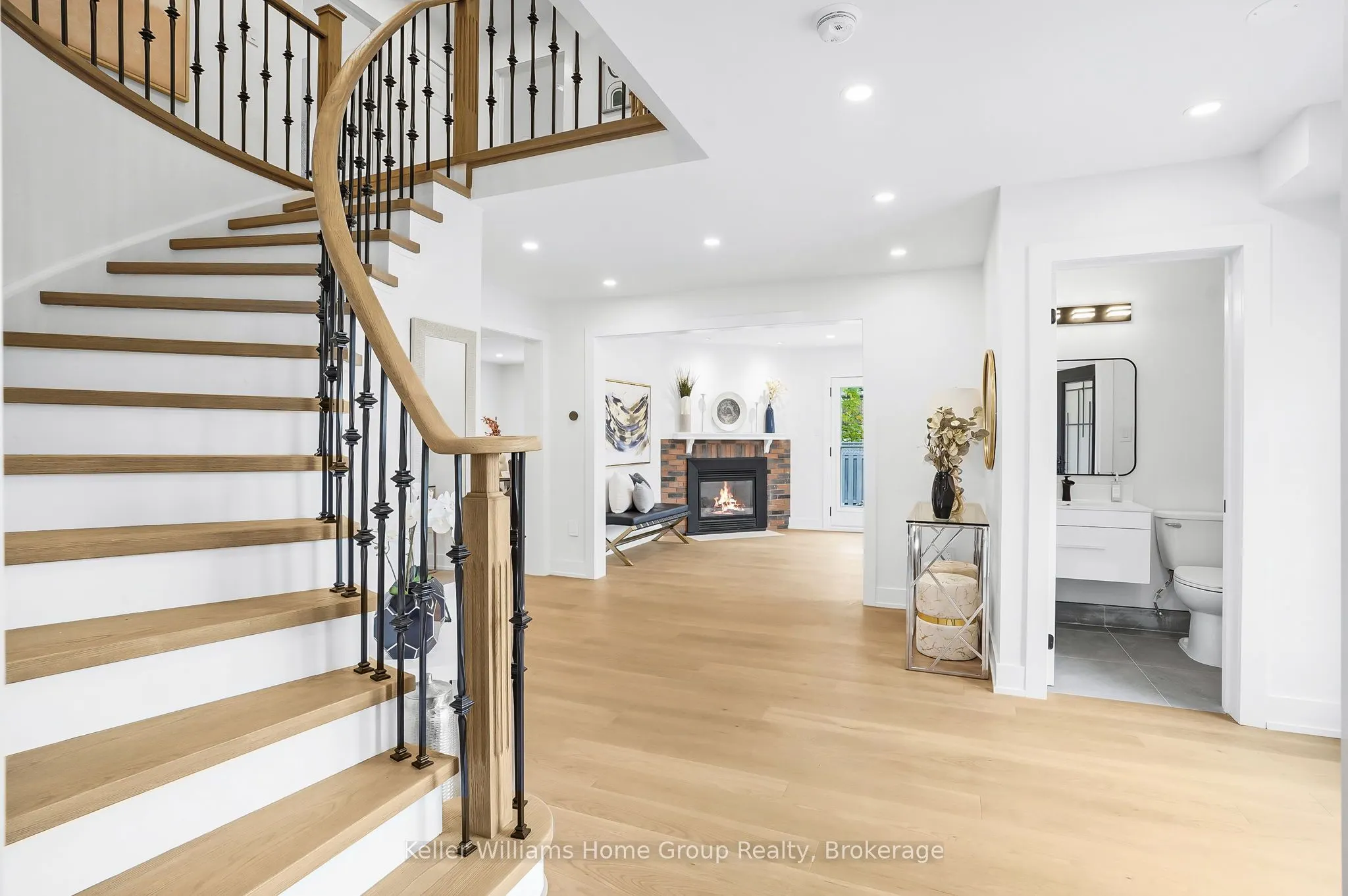 1105 Ewing Crescent